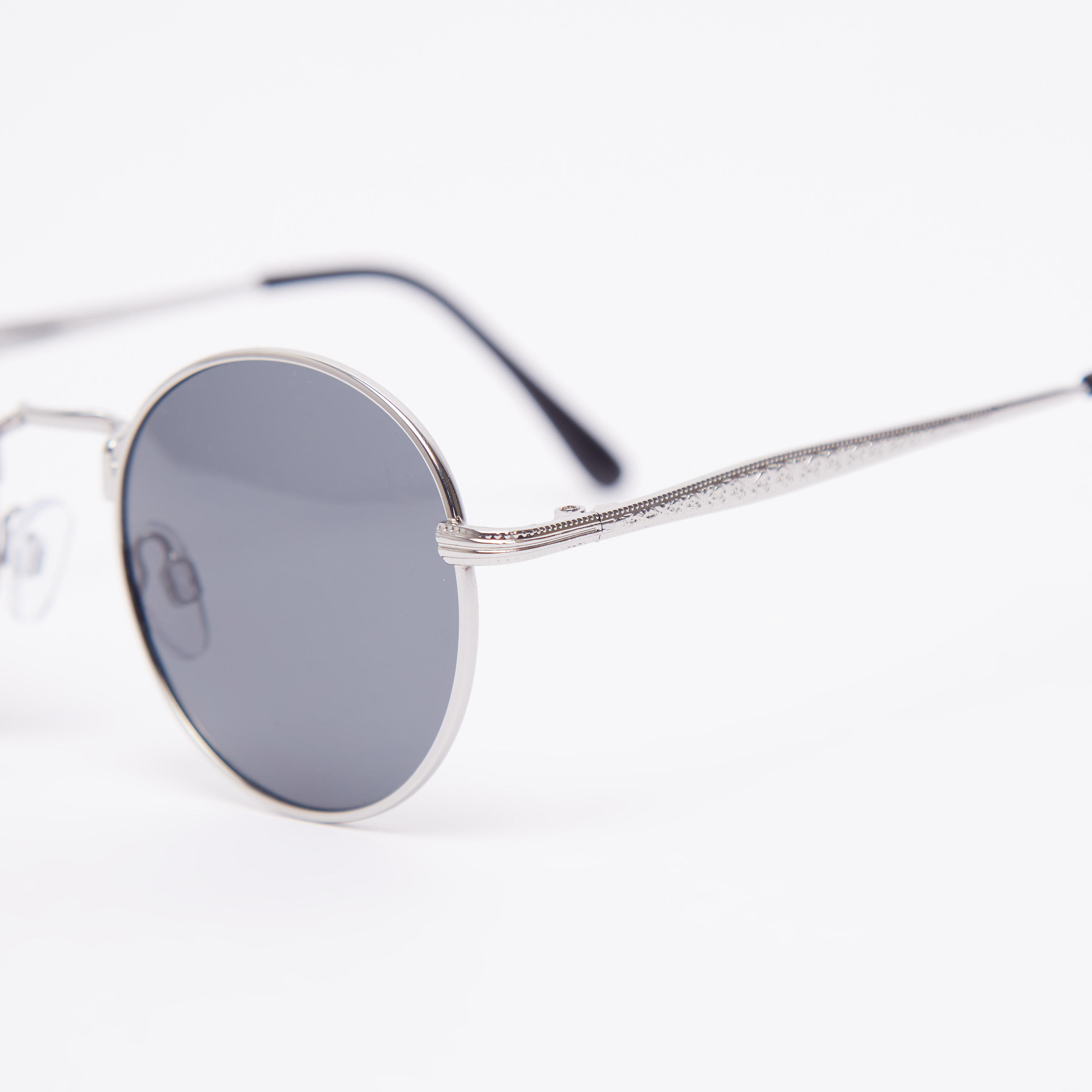 نظّارة شمسيّة بإطار كامل بيضاوي ووسادات أنف وشريط علوي-women-sunglasses-image-2