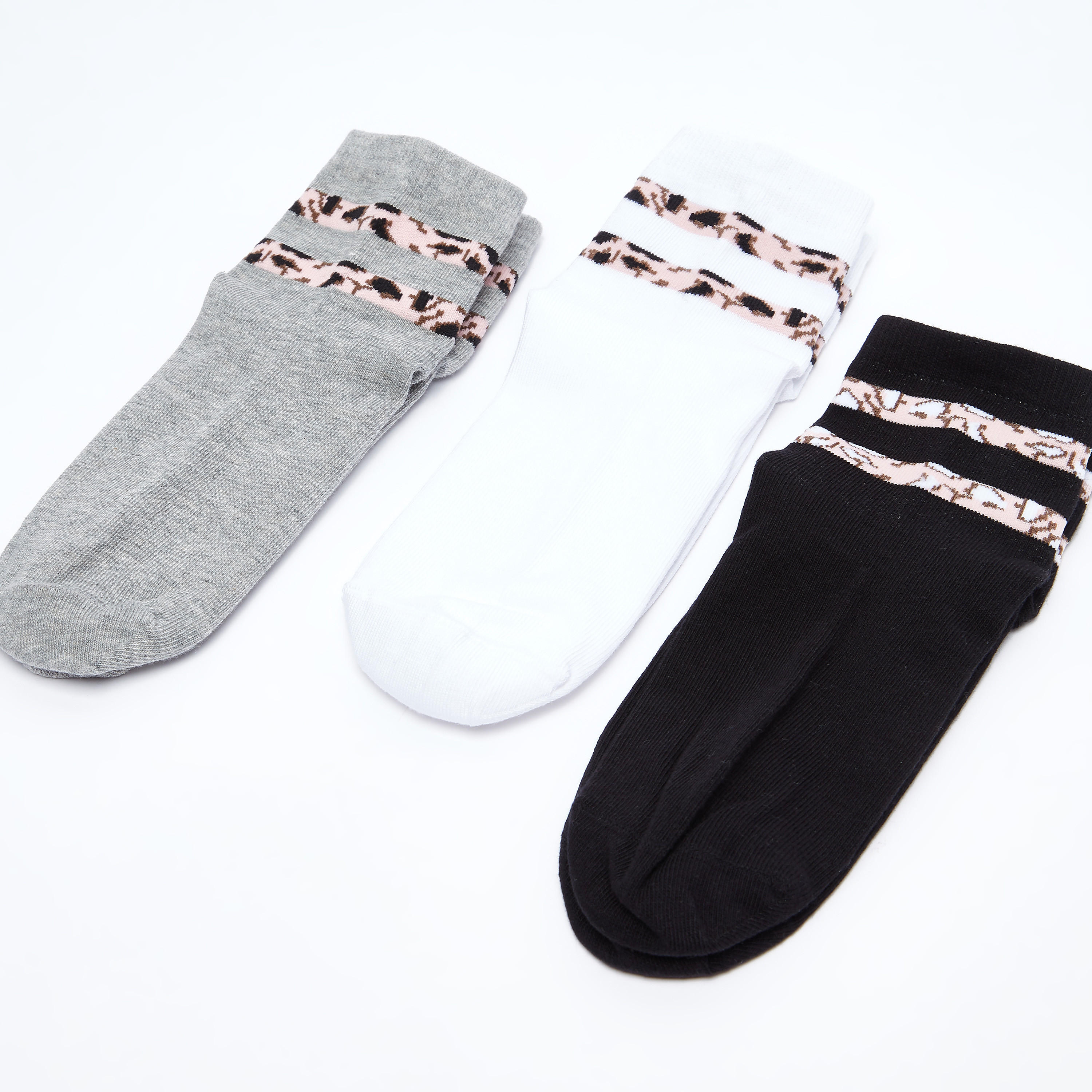 جوارب بارزة الملمس بطول الكاحل بحوّاف مطاطية - طقم من 3 أزواج-women-socksandstockings-image-3