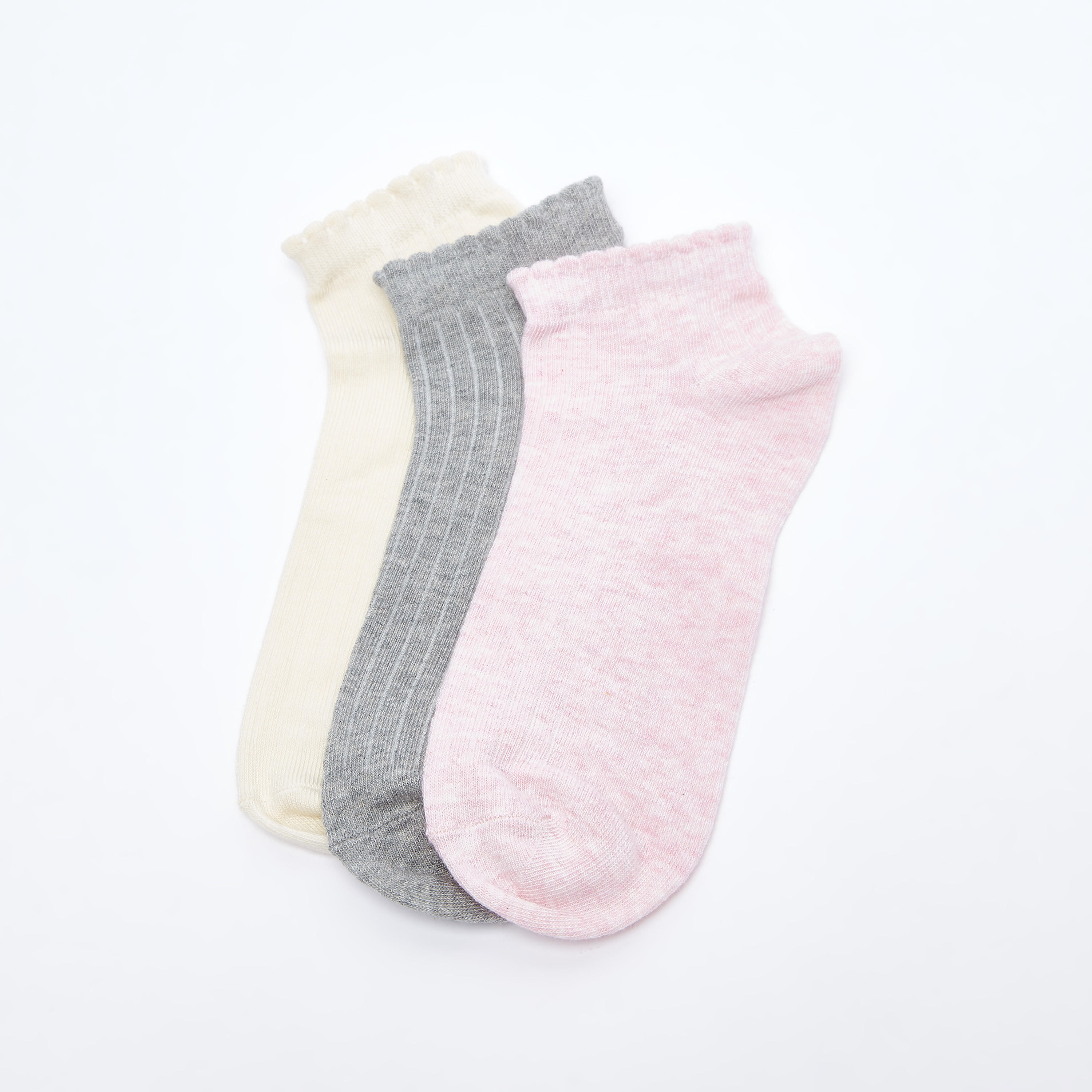 جوارب بارزة الملمس بطول الكاحل وحواف صدفيّة - طقم من 3 أزواج-women-socksandstockings-image-1
