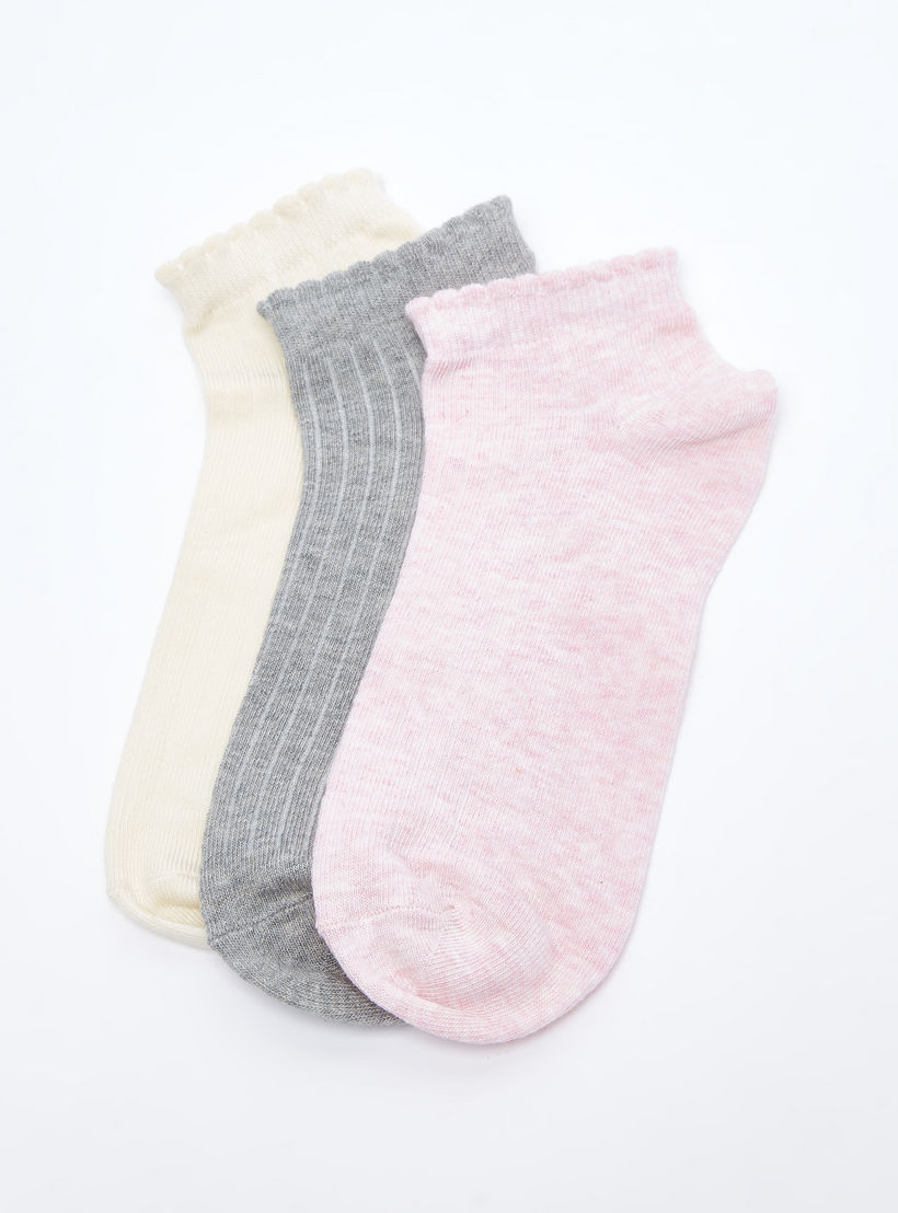 جوارب بارزة الملمس بطول الكاحل وحواف صدفيّة - طقم من 3 أزواج-women-socksandstockings-image-1