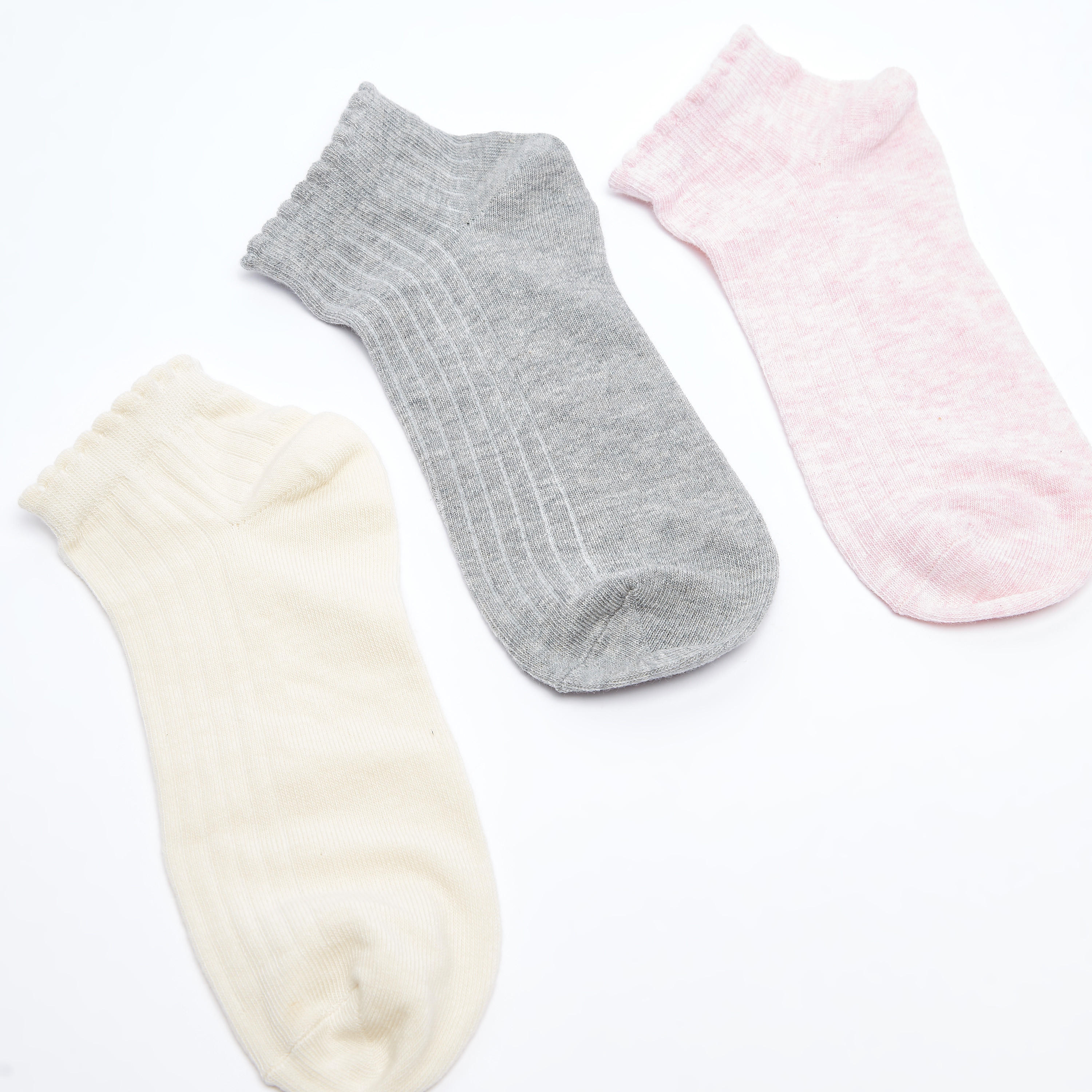 جوارب بارزة الملمس بطول الكاحل وحواف صدفيّة - طقم من 3 أزواج-women-socksandstockings-image-2