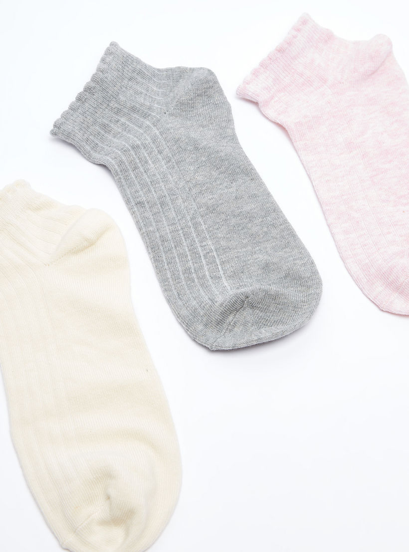 جوارب بارزة الملمس بطول الكاحل وحواف صدفيّة - طقم من 3 أزواج-women-socksandstockings-image-2