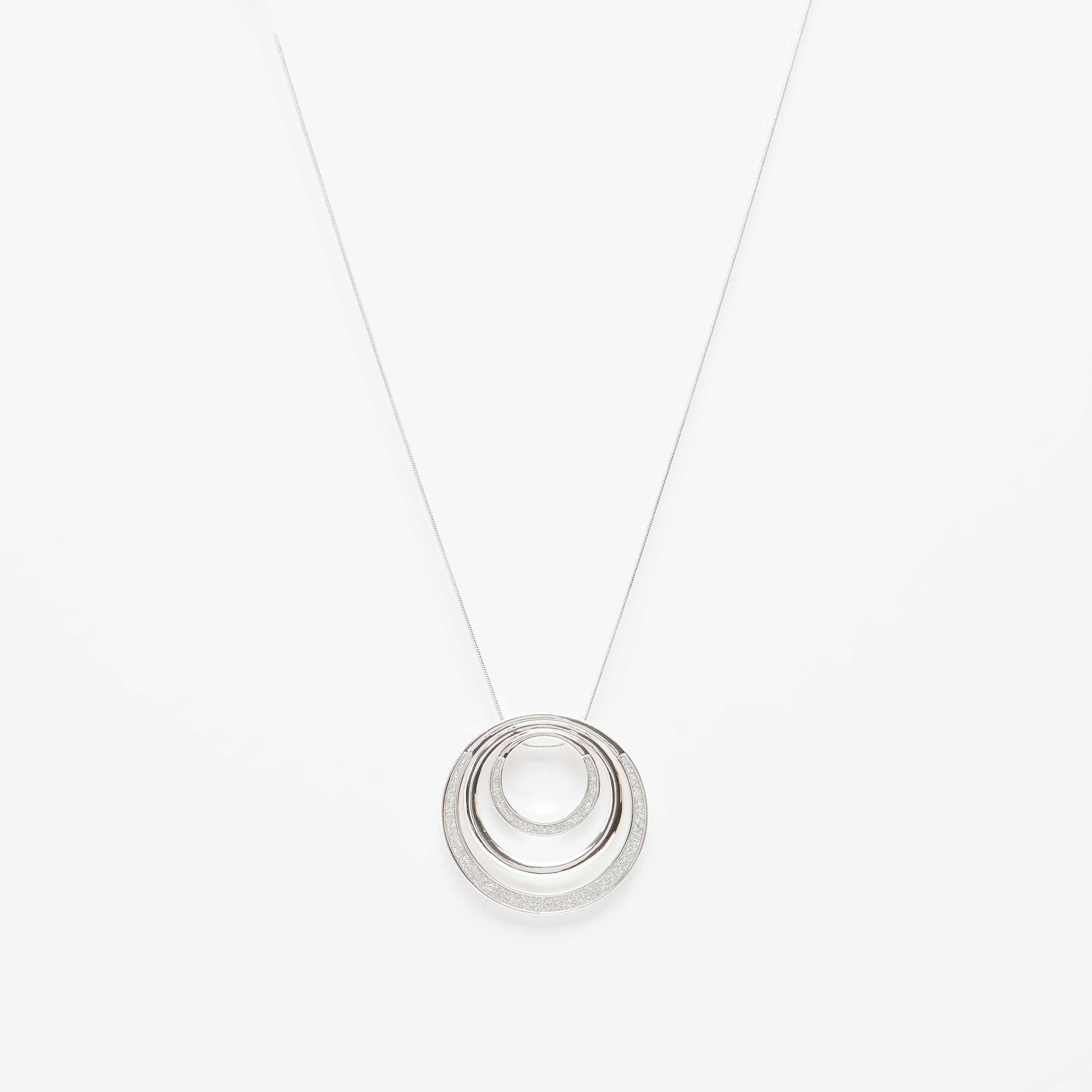 عقد بدلّاية مرصّعة ومشبك للإغلاق-women-watchesandjewellery-jewellery-necklacesandpendants-image-1