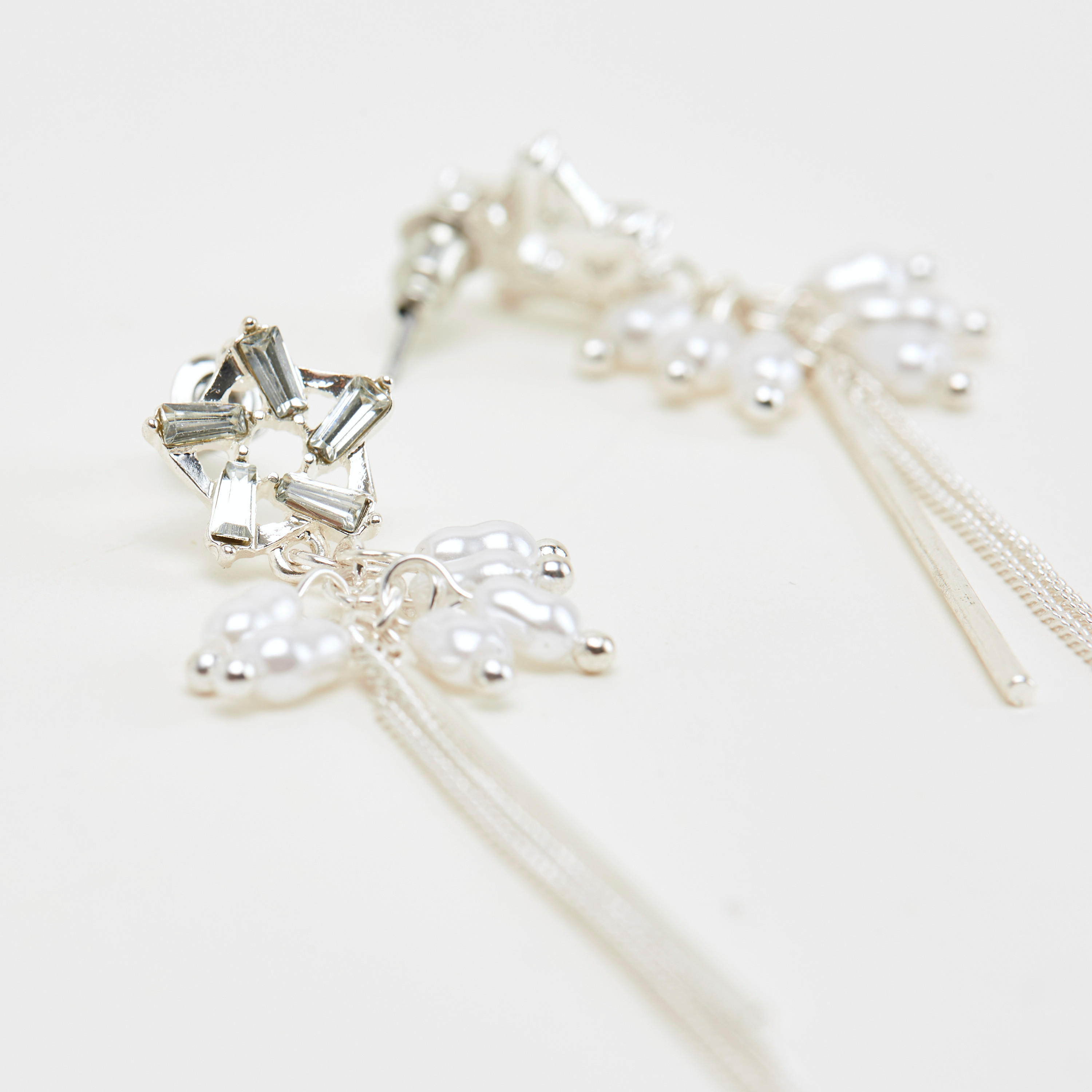 حلق بدلايّة مزيّنة بمكبس إغلاق خلفي-women-watchesandjewellery-jewellery-earrings-image-3