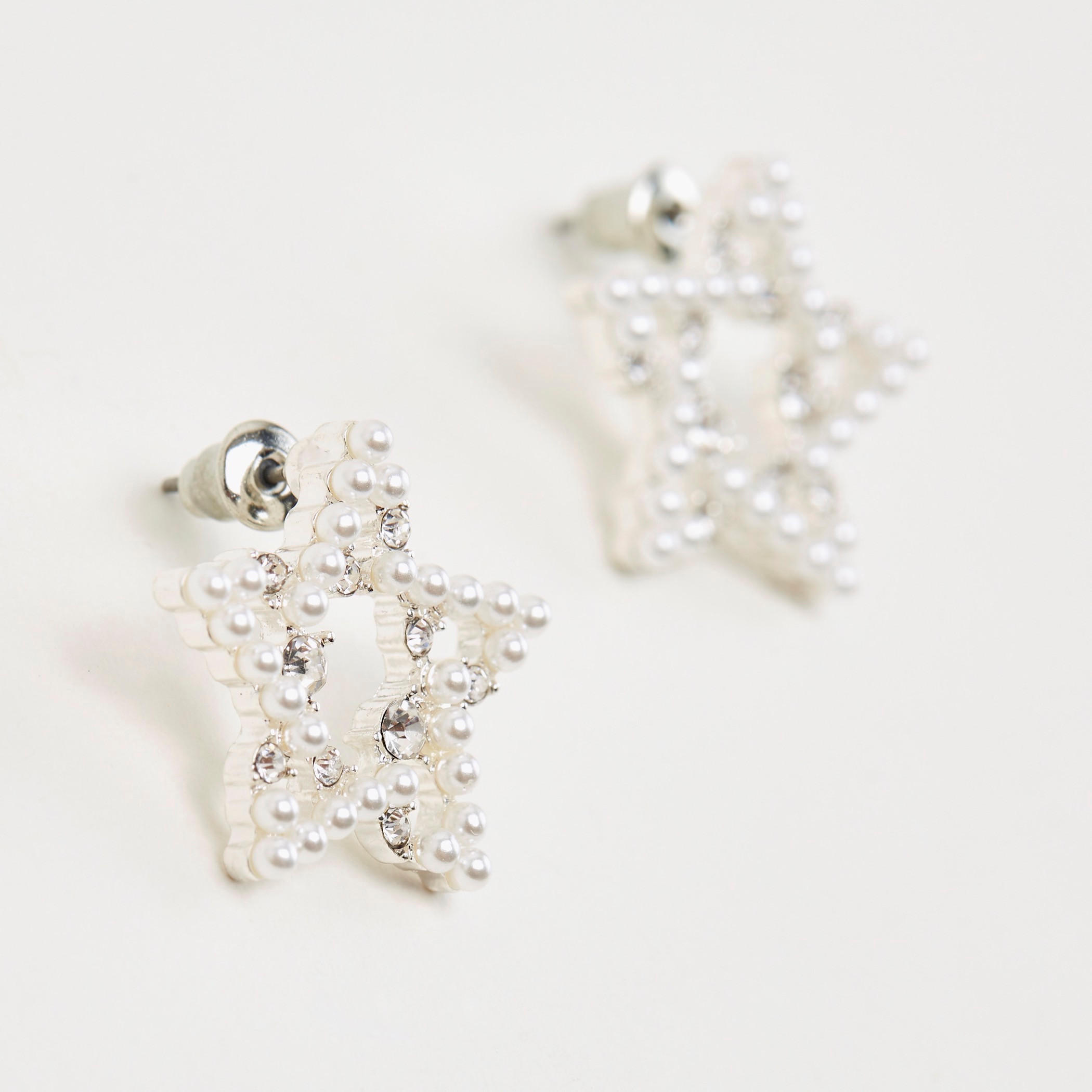 حلقان مرصّعة بتزيينات على شكل نجوم ومشبك إغلاق خلفي-women-watchesandjewellery-jewellery-earrings-image-5