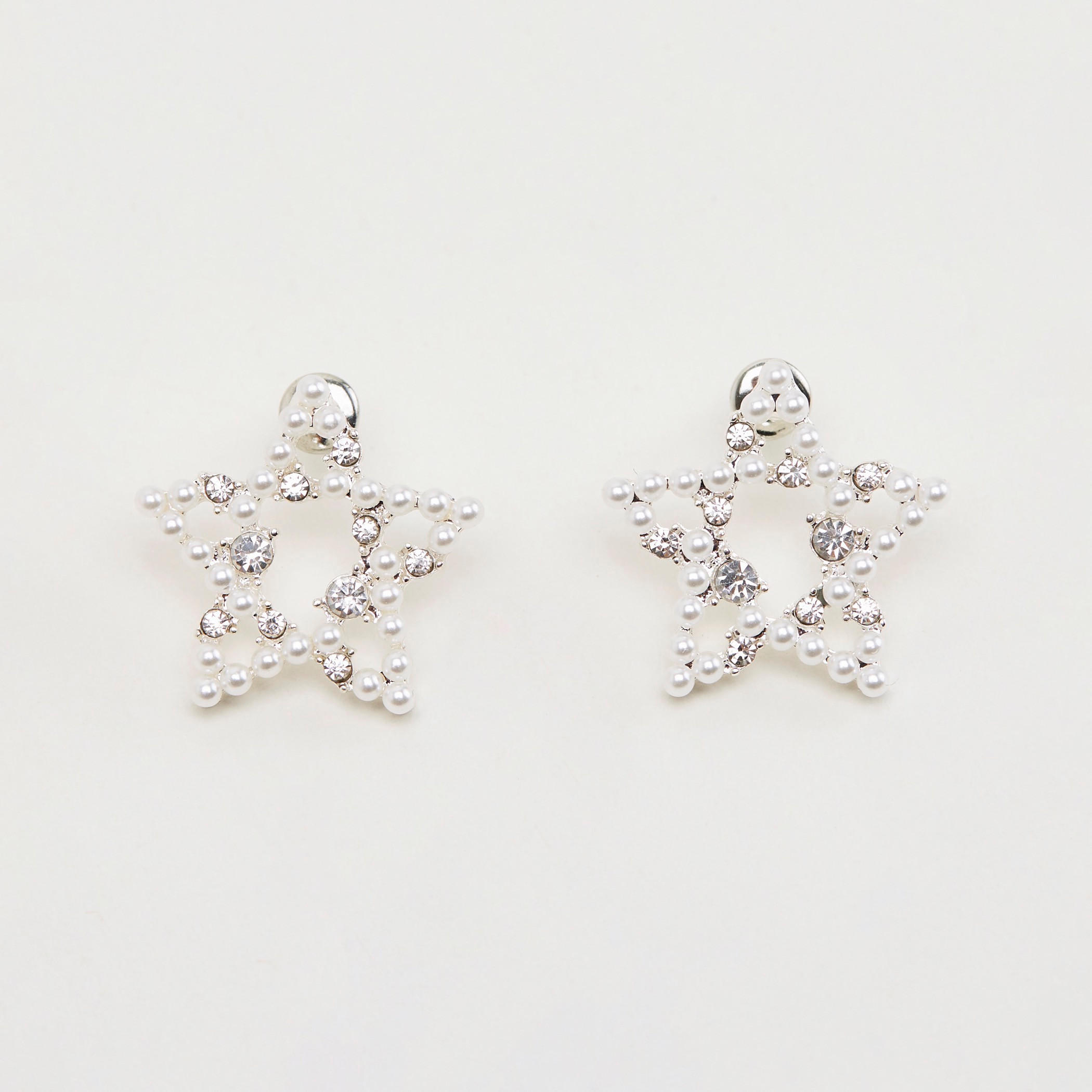 حلقان مرصّعة بتزيينات على شكل نجوم ومشبك إغلاق خلفي-women-watchesandjewellery-jewellery-earrings-image-2