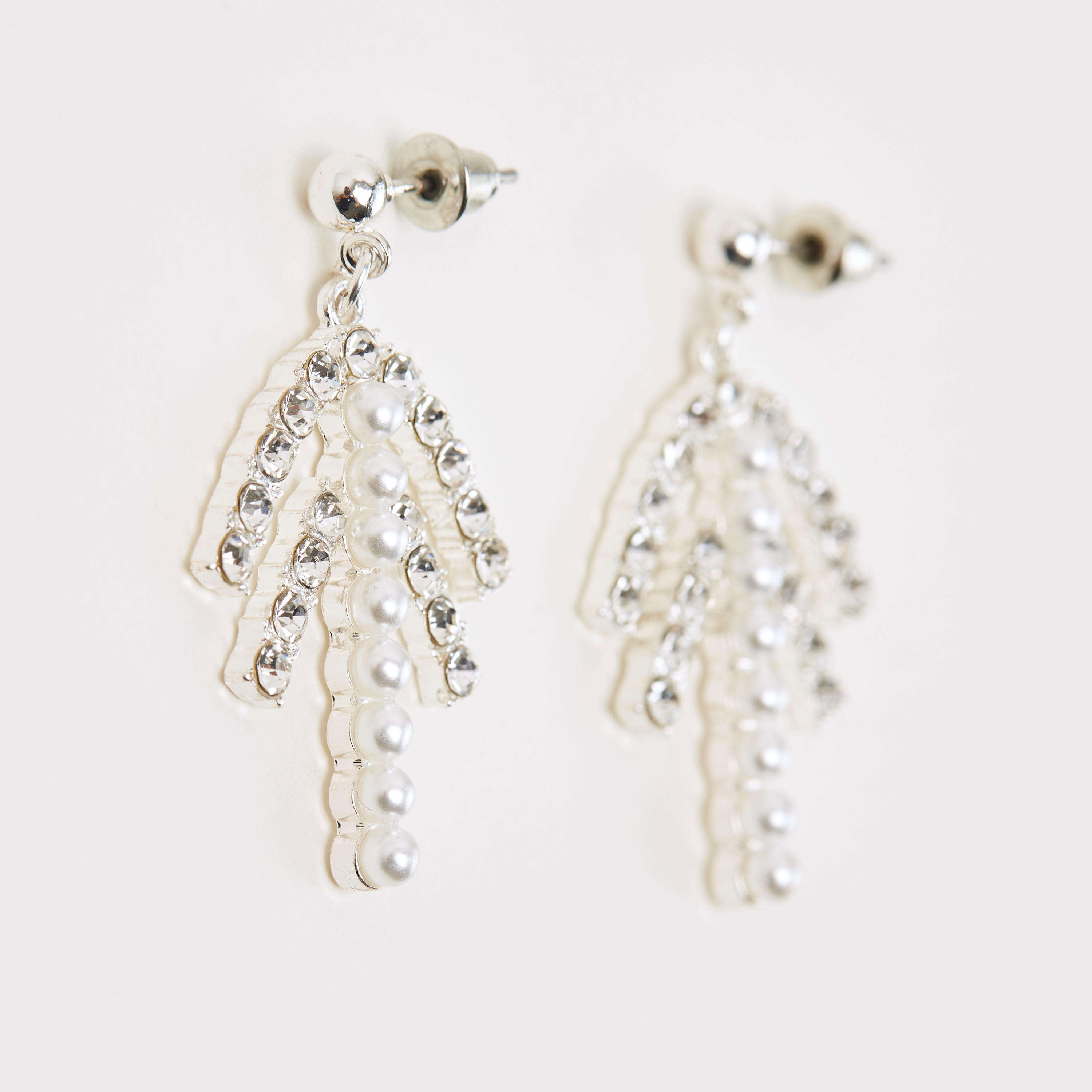 حلق بدلايّة مزيّنة بمكبس إغلاق خلفي-women-watchesandjewellery-jewellery-earrings-image-4