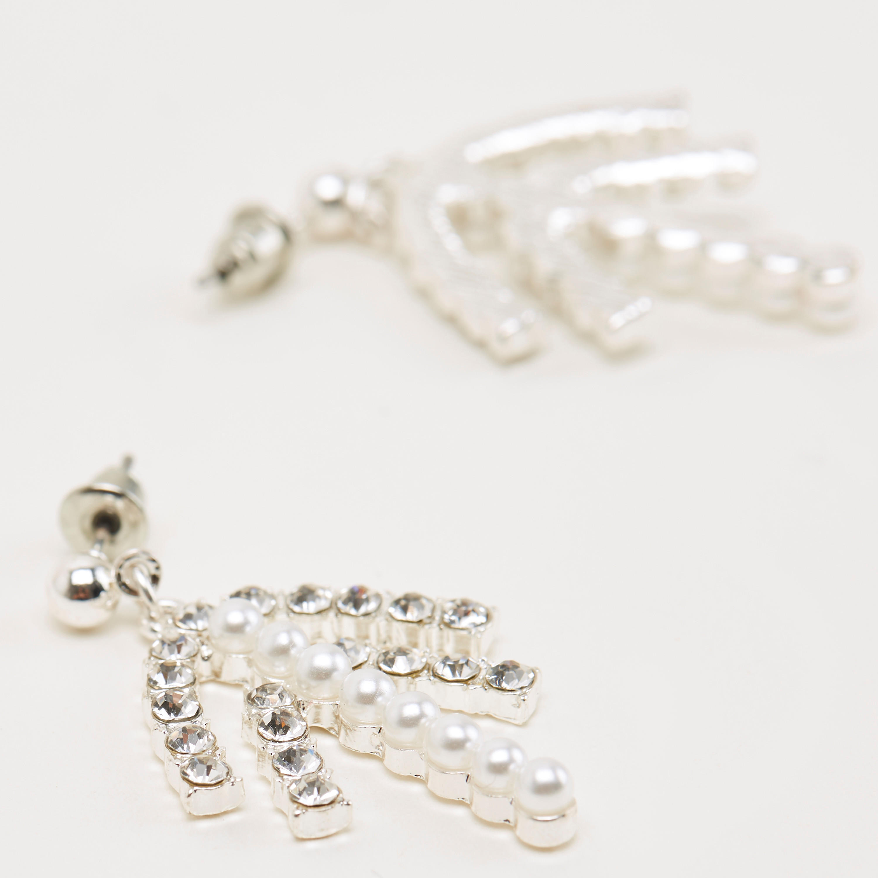 حلق بدلايّة مزيّنة بمكبس إغلاق خلفي-women-watchesandjewellery-jewellery-earrings-image-3