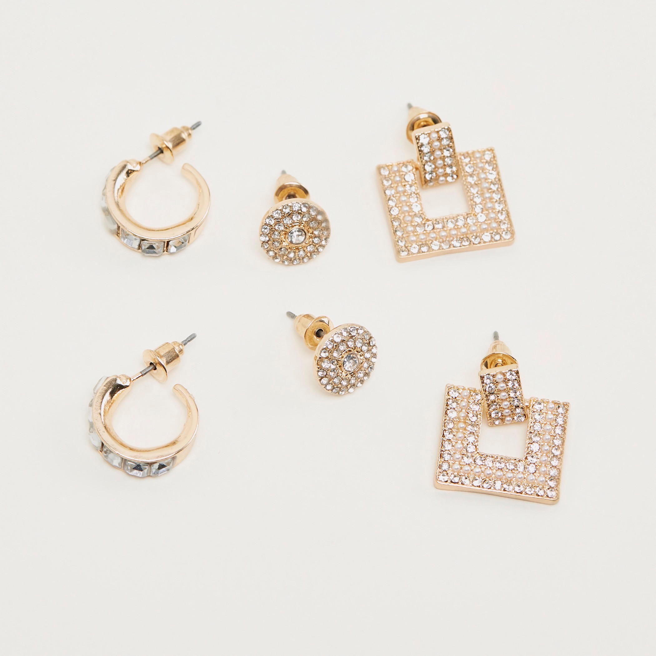 حلقان مرصّعة بتزيينات ومكبس إغلاق - طقم من زوجين-women-watchesandjewellery-jewellery-earrings-image-1