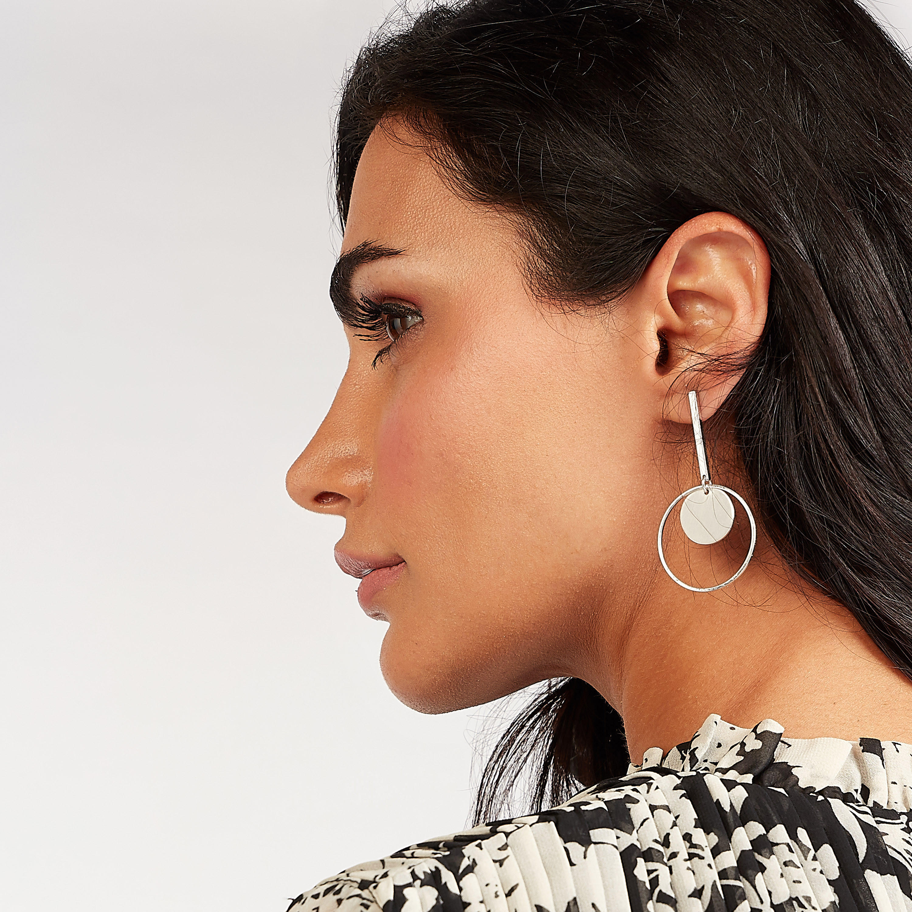 حلق ميتاليك متدلي بمكبس إغلاق-women-watchesandjewellery-jewellery-earrings-image-2