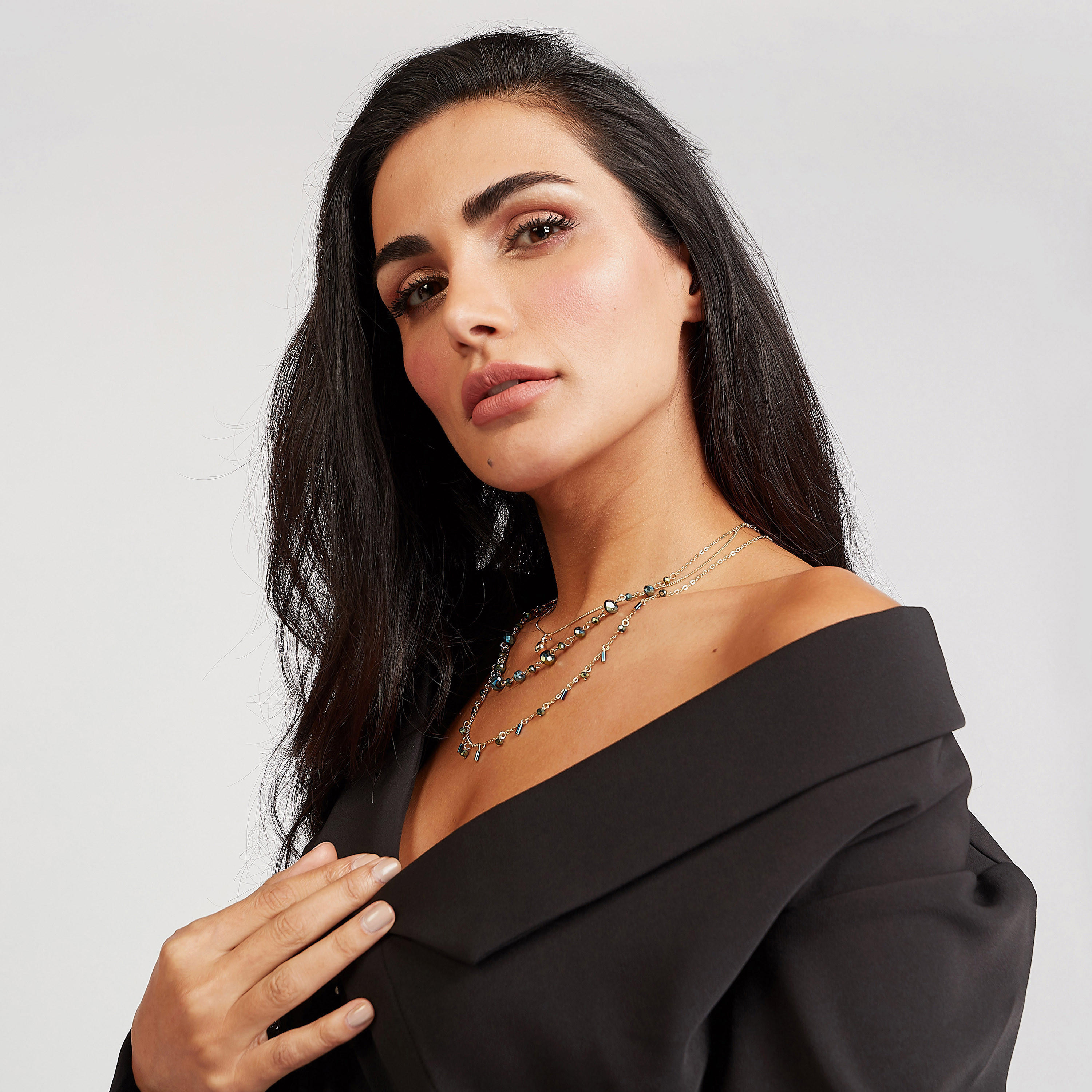 عقد مزيّن متعدّد الطبقات بمشبك إغلاق-women-watchesandjewellery-jewellery-necklacesandpendants-image-2