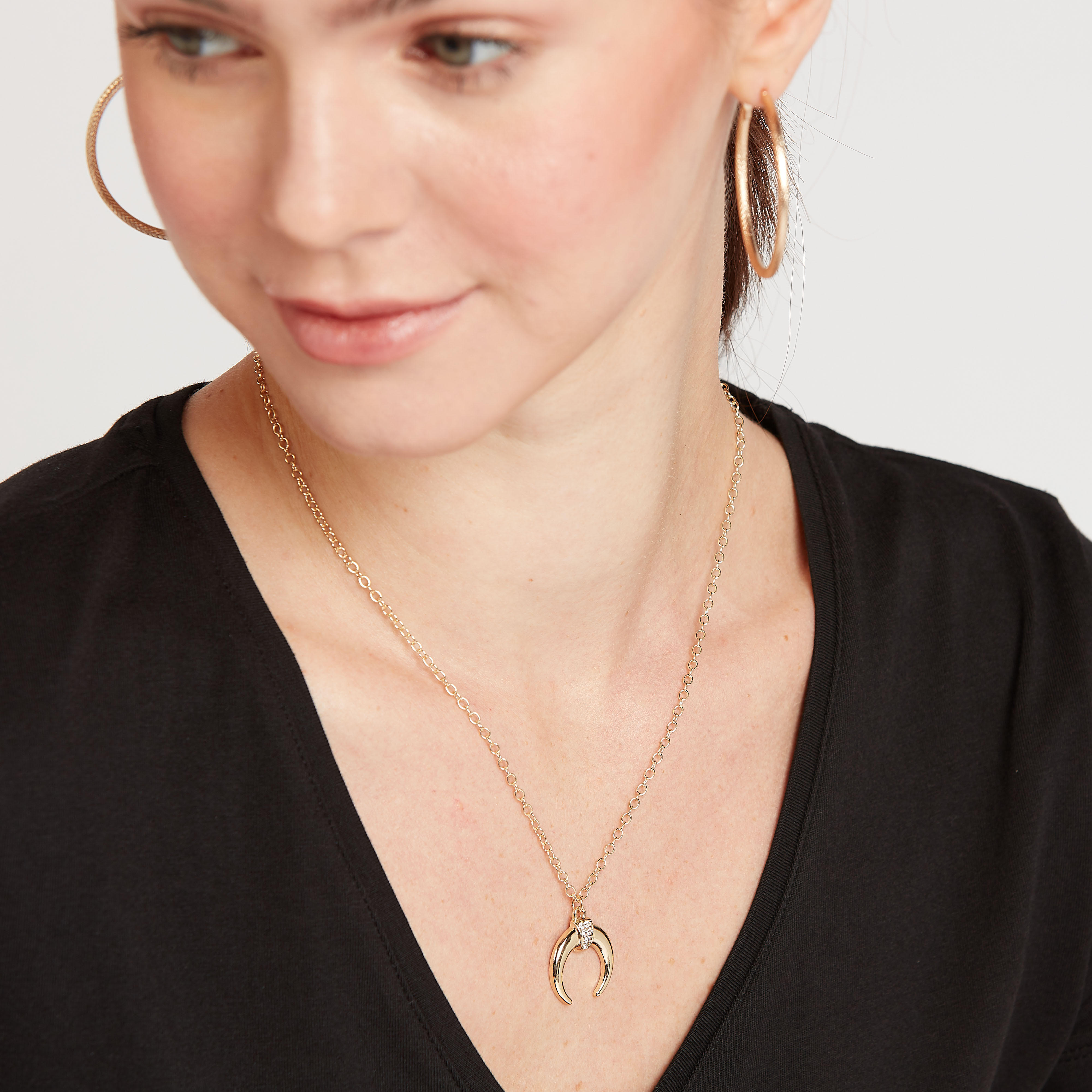 قلادة بدلّاية ومشبك إغلاق وتفاصيل مرصعة-women-watchesandjewellery-jewellery-necklacesandpendants-image-3