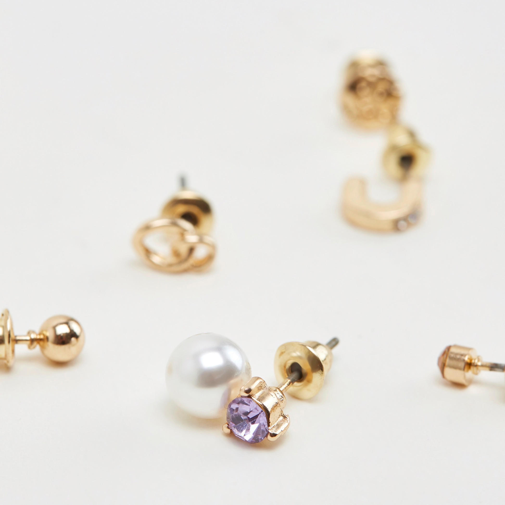 حلقان أزرار ميتاليك مزيّنة بمشبك إغلاق خلفي - طقم من 8-women-watchesandjewellery-jewellery-earrings-image-3