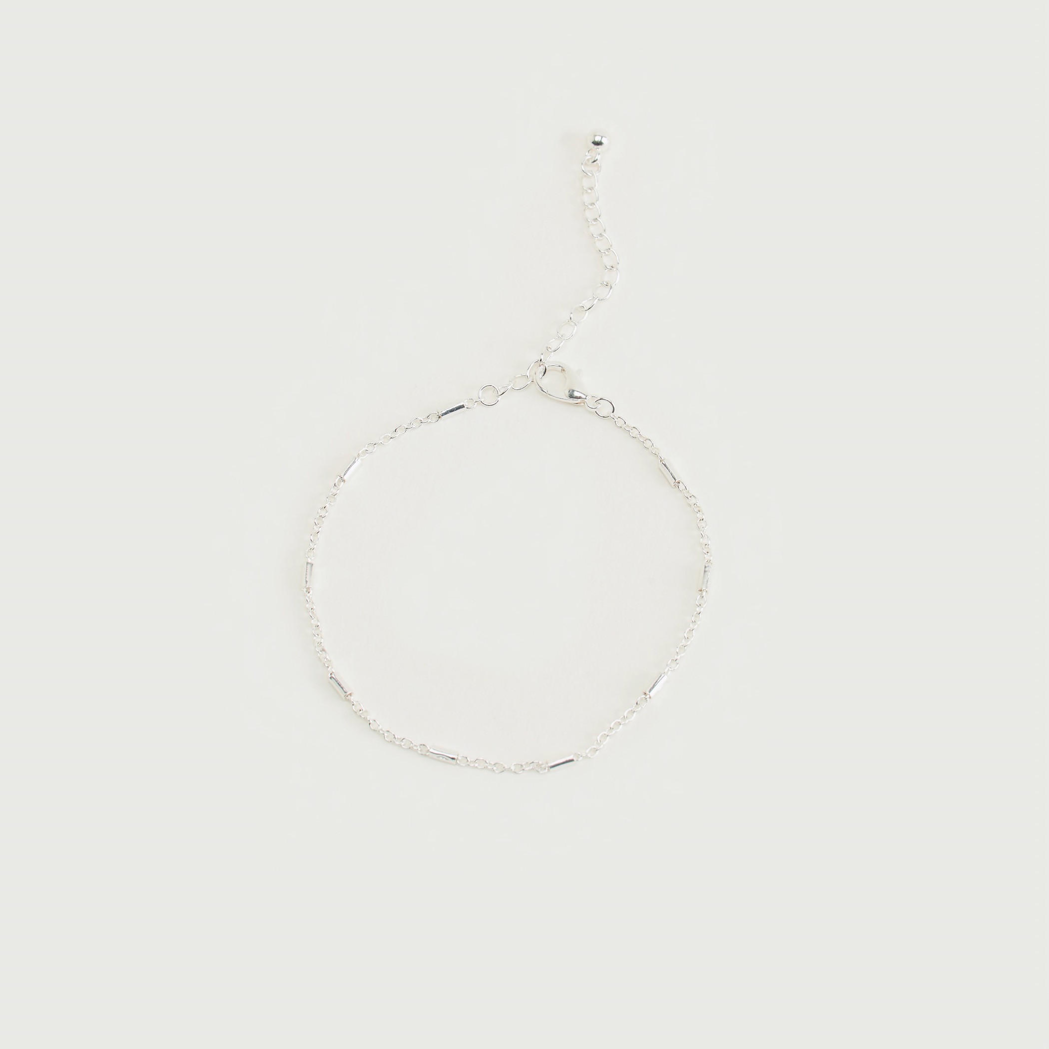 أساور ميتاليك مزينة بمشبك إغلاق - طقم من 5 قطع-women-watchesandjewellery-jewellery-banglesandbracelets-image-2
