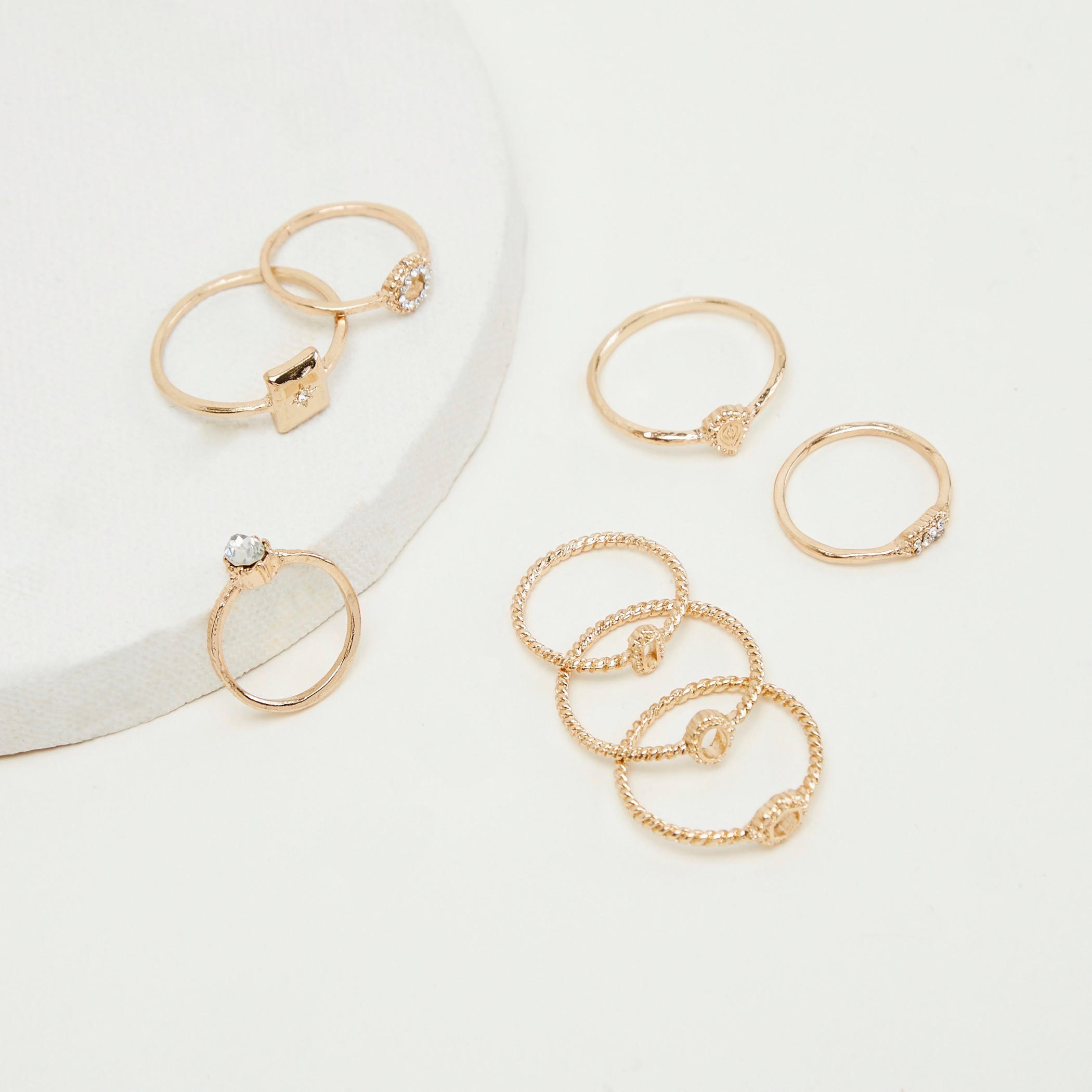 خواتم مزيّنة - طقم من 8-women-watchesandjewellery-jewellery-rings-image-1