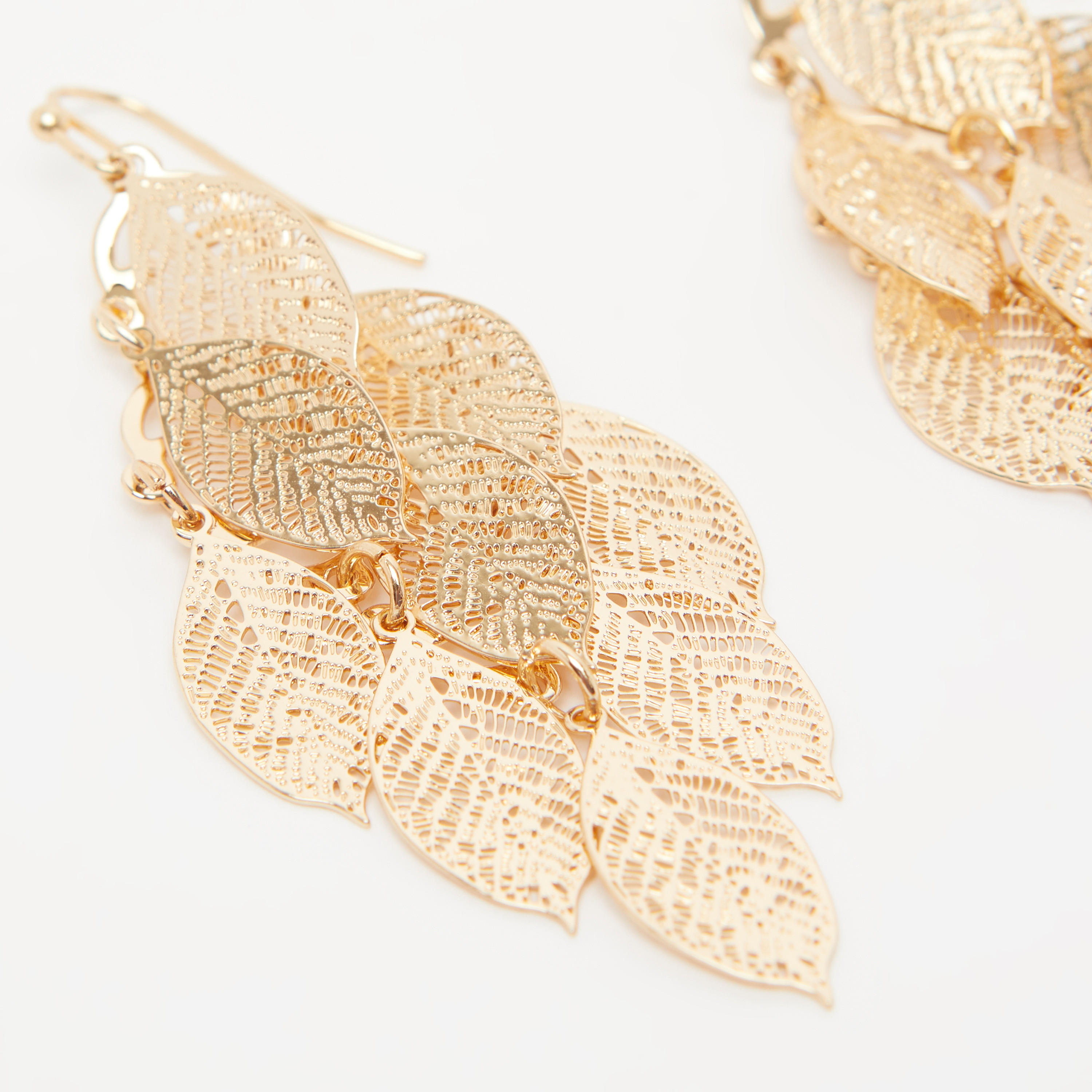 حلقان متدلية ميتاليك بتصميم ورقة بخطاف إغلاق-women-watchesandjewellery-jewellery-earrings-image-3
