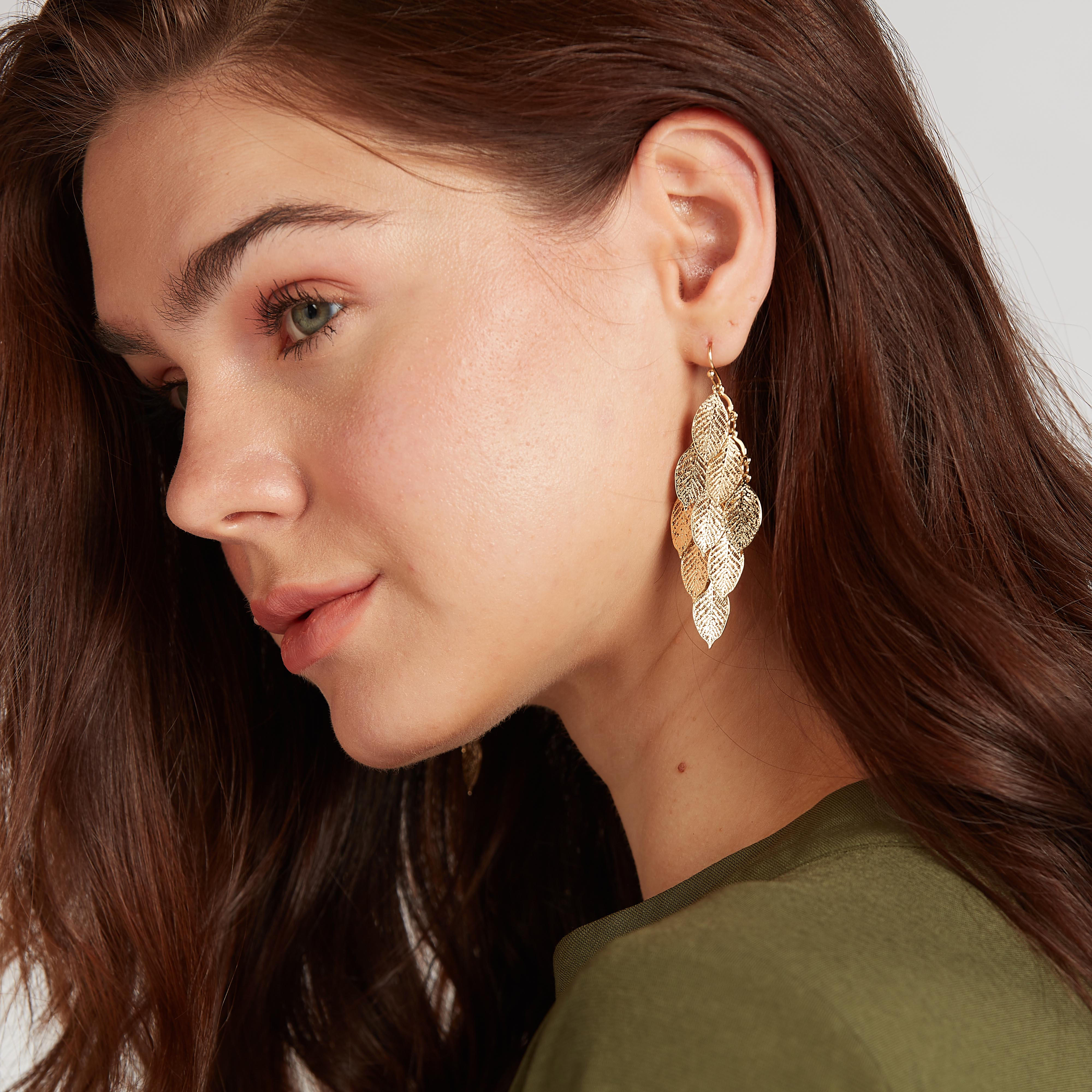 حلقان متدلية ميتاليك بتصميم ورقة بخطاف إغلاق-women-watchesandjewellery-jewellery-earrings-image-1