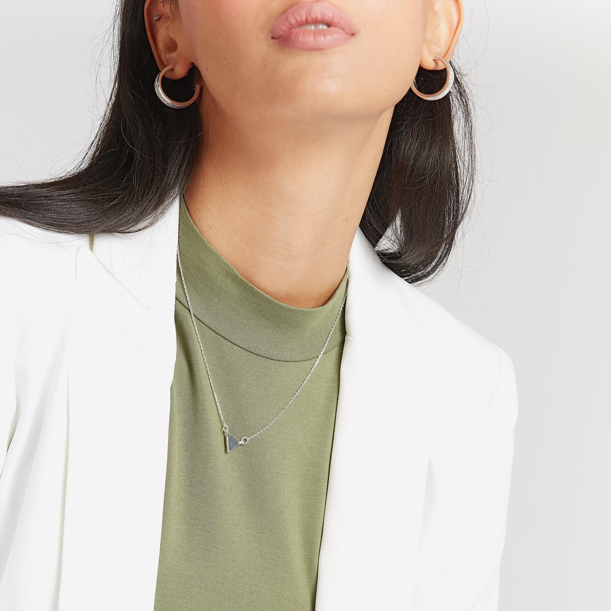 عقد مزيّن بدلاية ومشبك إغلاق-women-watchesandjewellery-jewellery-necklacesandpendants-image-2