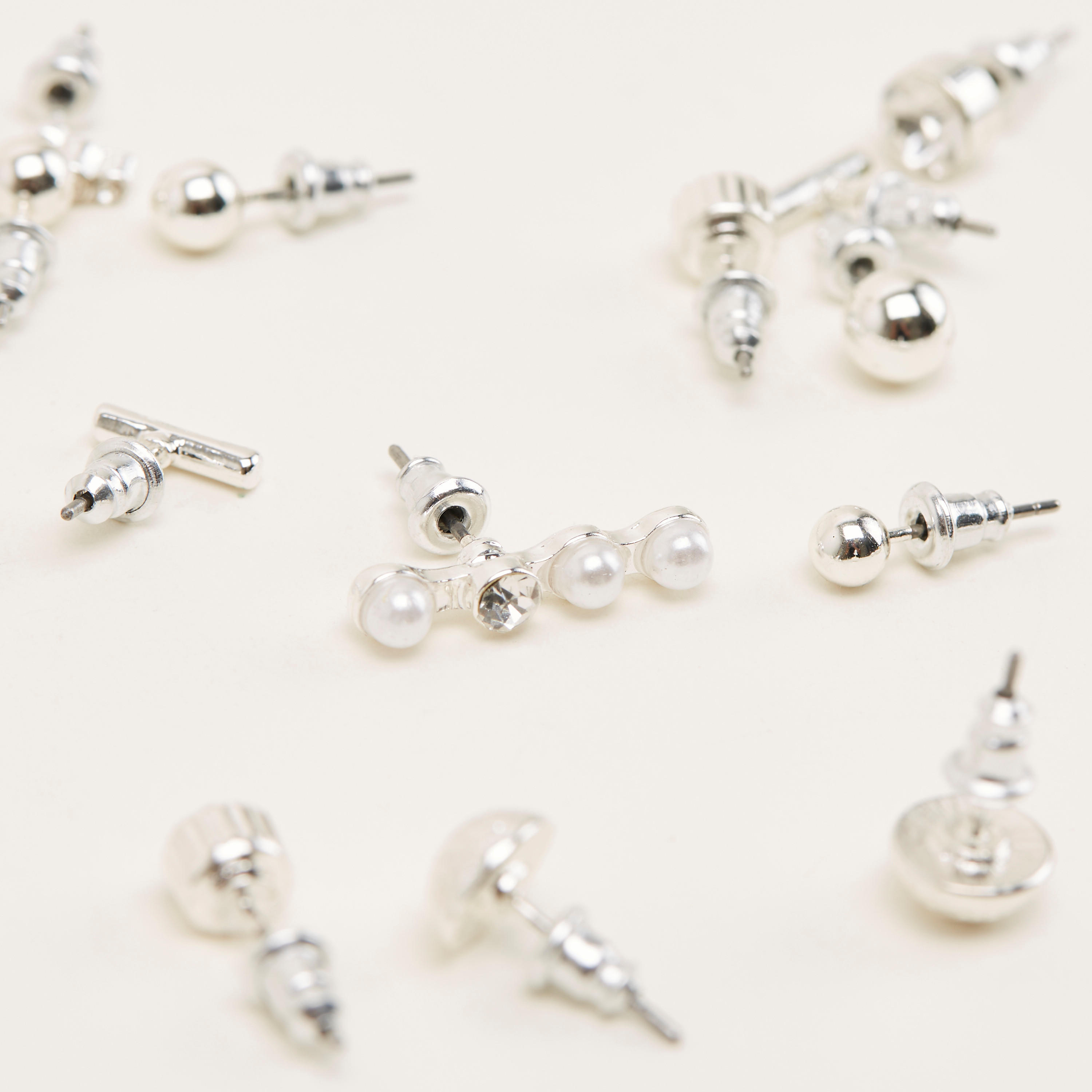 حلقان مرصّعة بتزيينات ومكبس إغلاق - طقم من 12 زوجًا-women-watchesandjewellery-jewellery-earrings-image-2