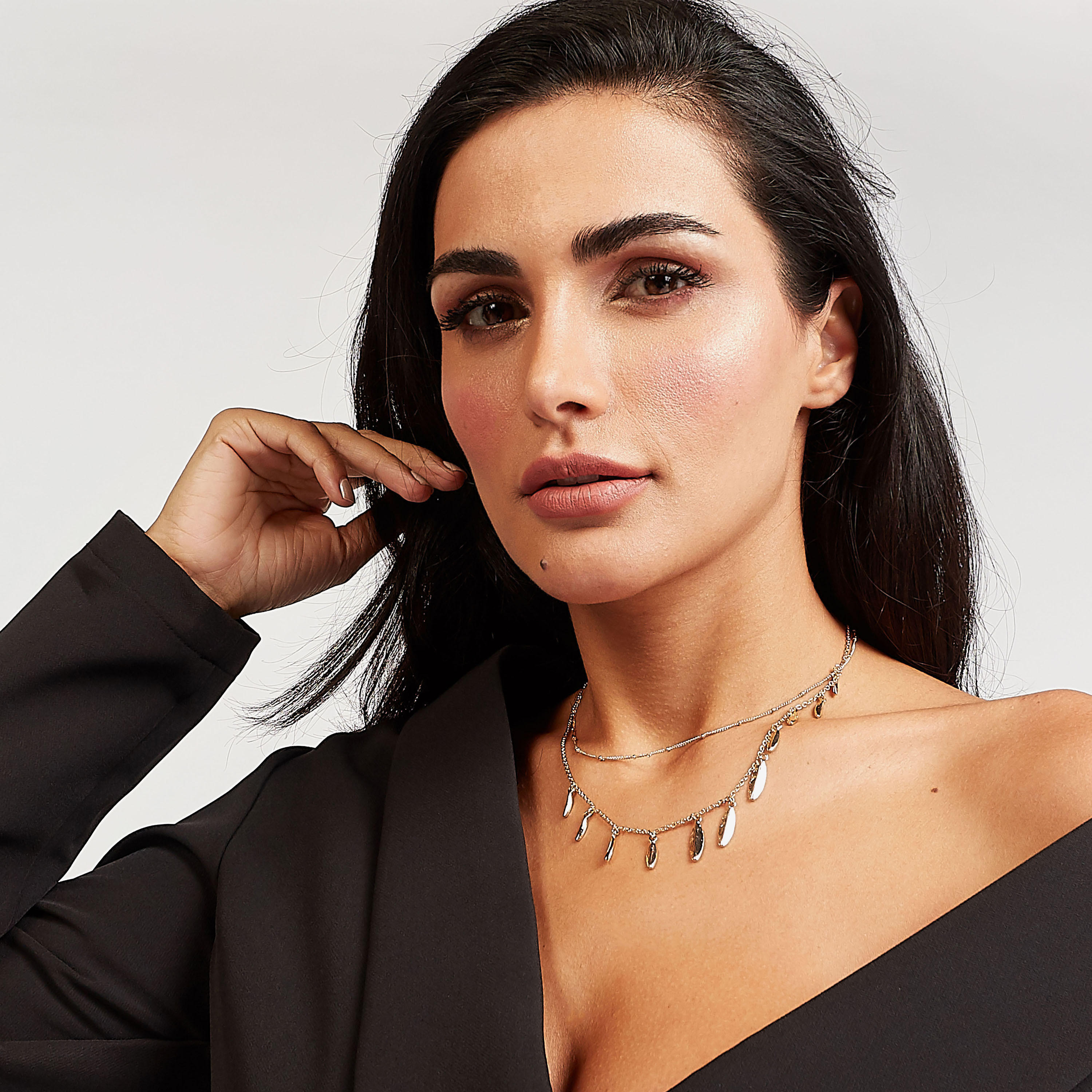 عقد مزيّن بدلاية ومشبك إغلاق-women-watchesandjewellery-jewellery-necklacesandpendants-image-2