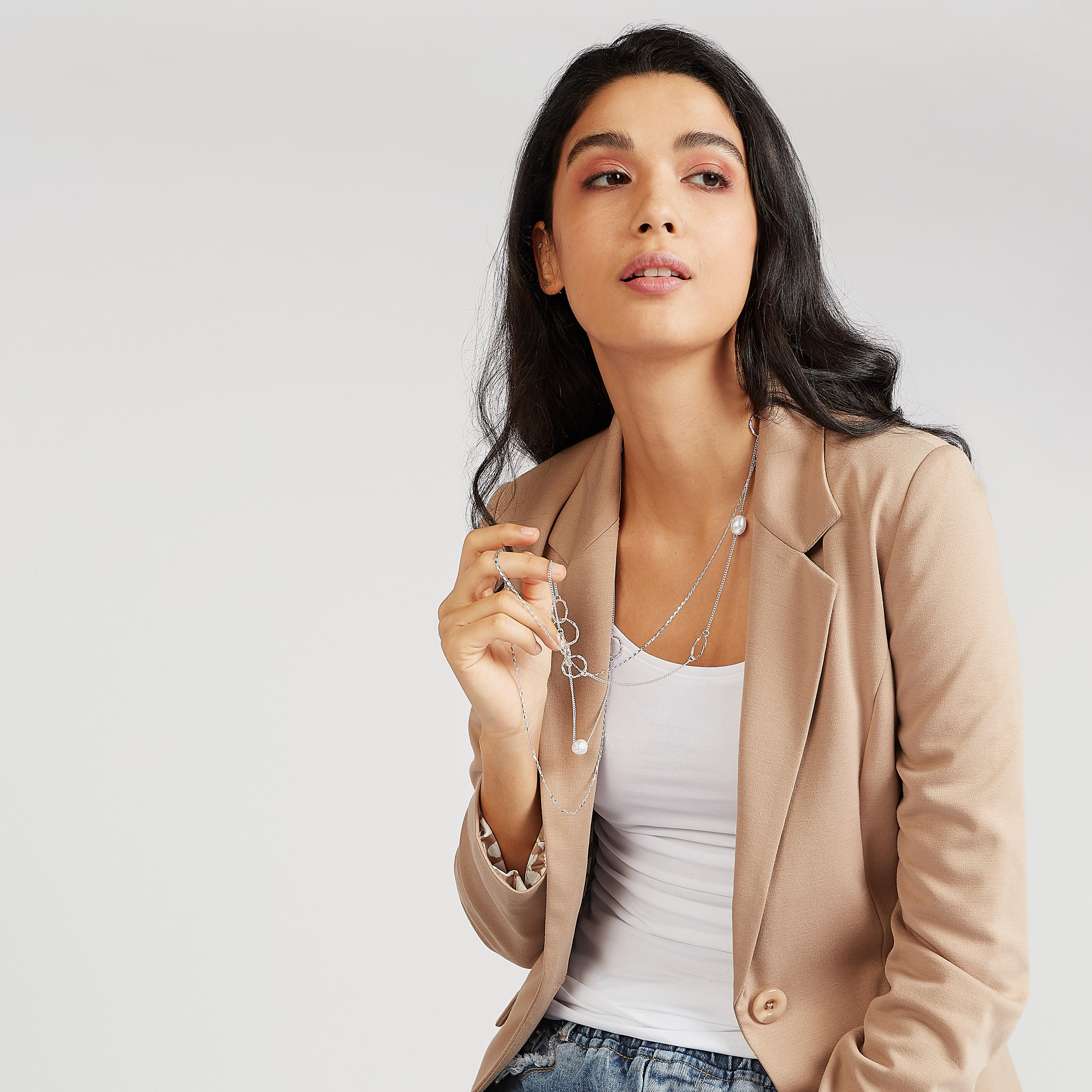 عقد مزيّن متعدّد الطبقات بمشبك إغلاق-women-watchesandjewellery-jewellery-necklacesandpendants-image-3