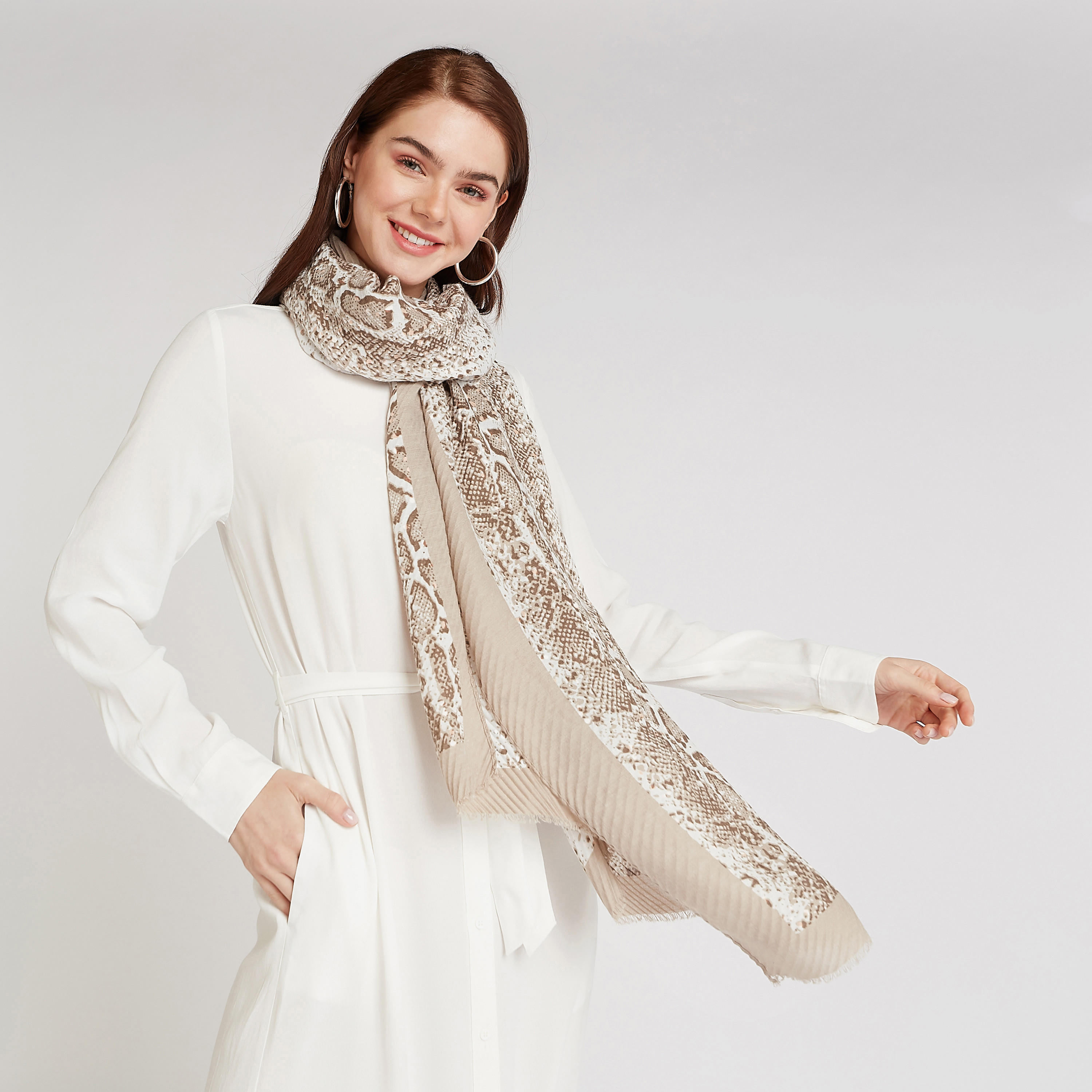 وشاح طبعات حيوانات وشراشيب-women-clothingaccessories-scarves-image-3