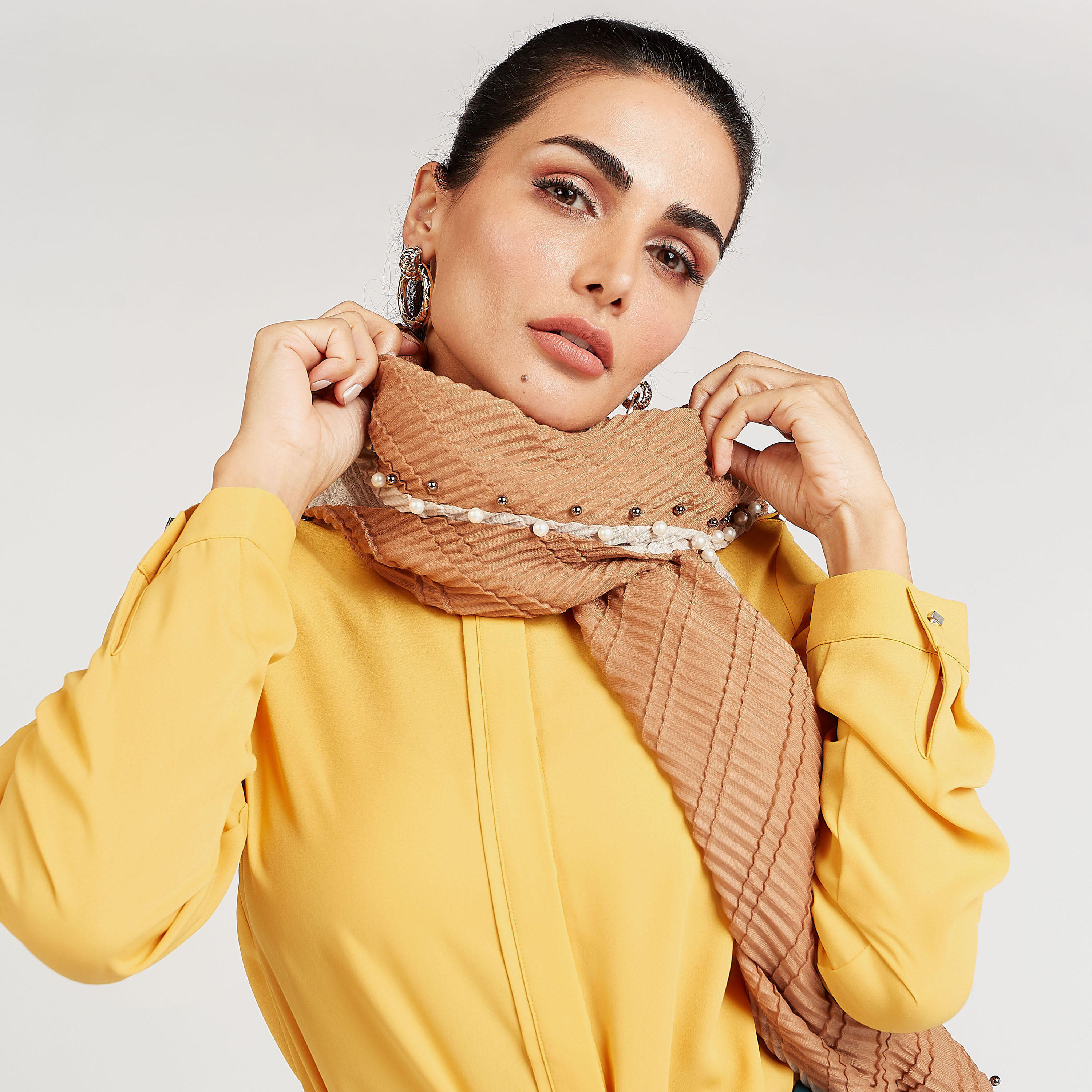 وشاح بارز الملمس وتزيينات-women-clothingaccessories-scarves-image-2