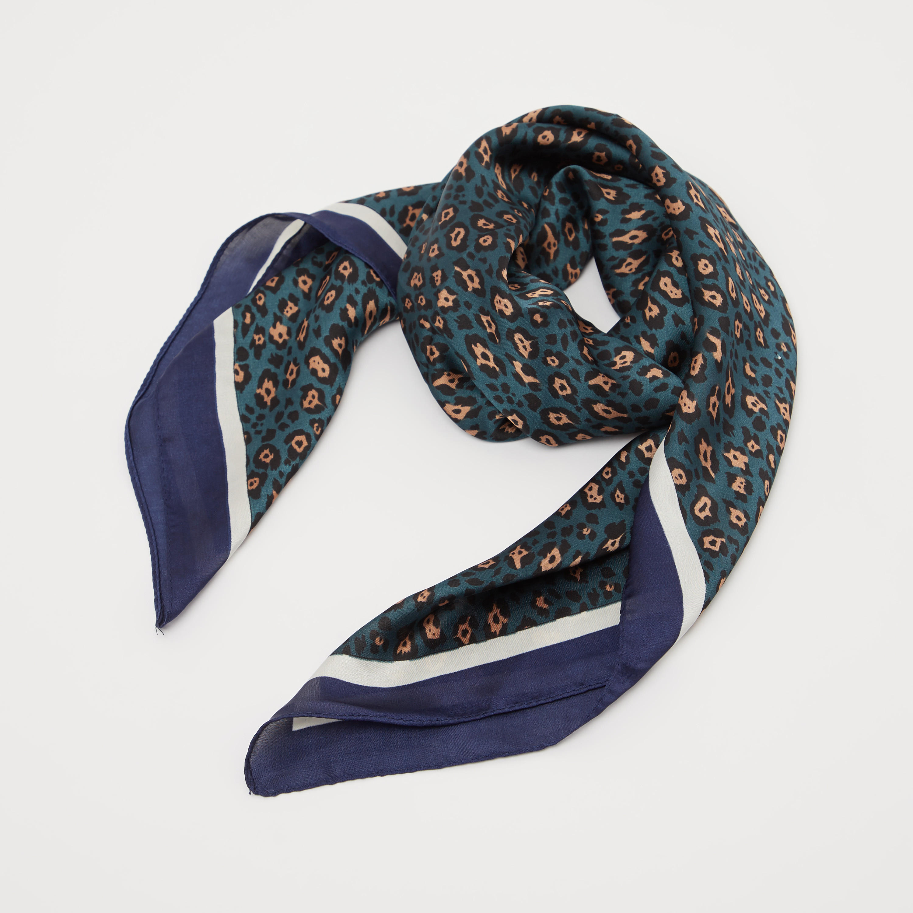وشاح مستطيلي بطبعات-women-clothingaccessories-scarves-image-3