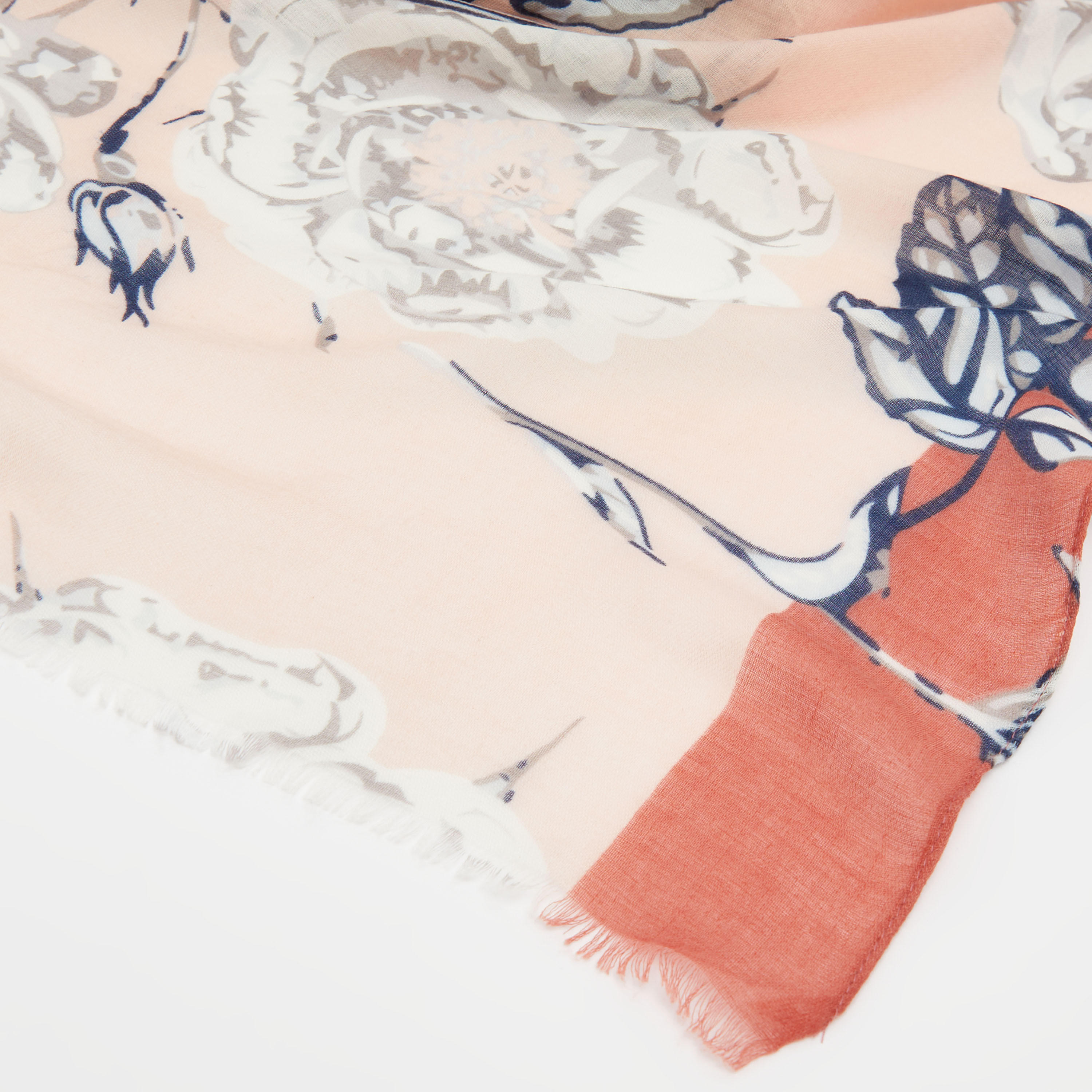 وشاح بطبعات وشراشيب-women-clothingaccessories-scarves-image-1