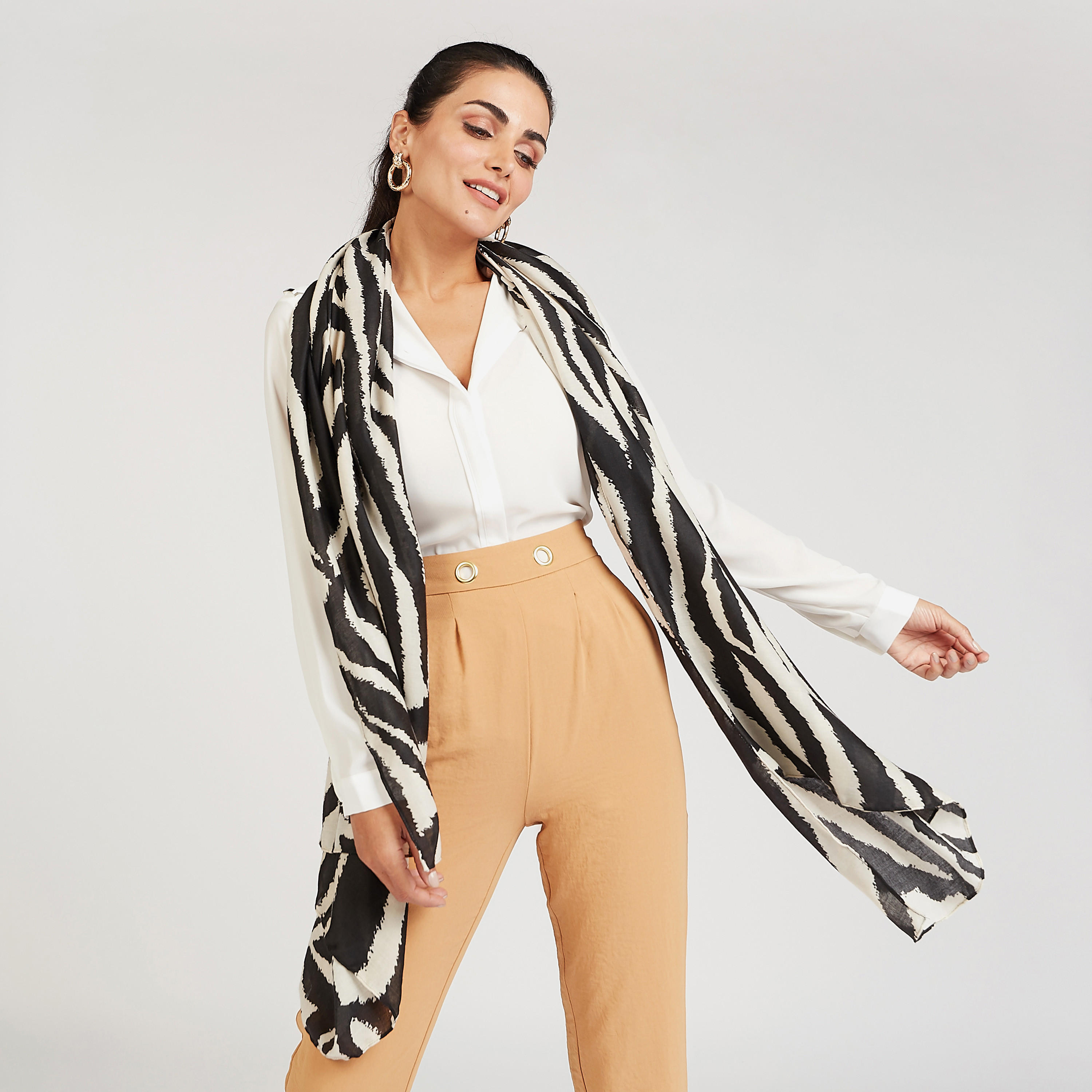 وشاح بطبعات حيوانات-women-clothingaccessories-scarves-image-2