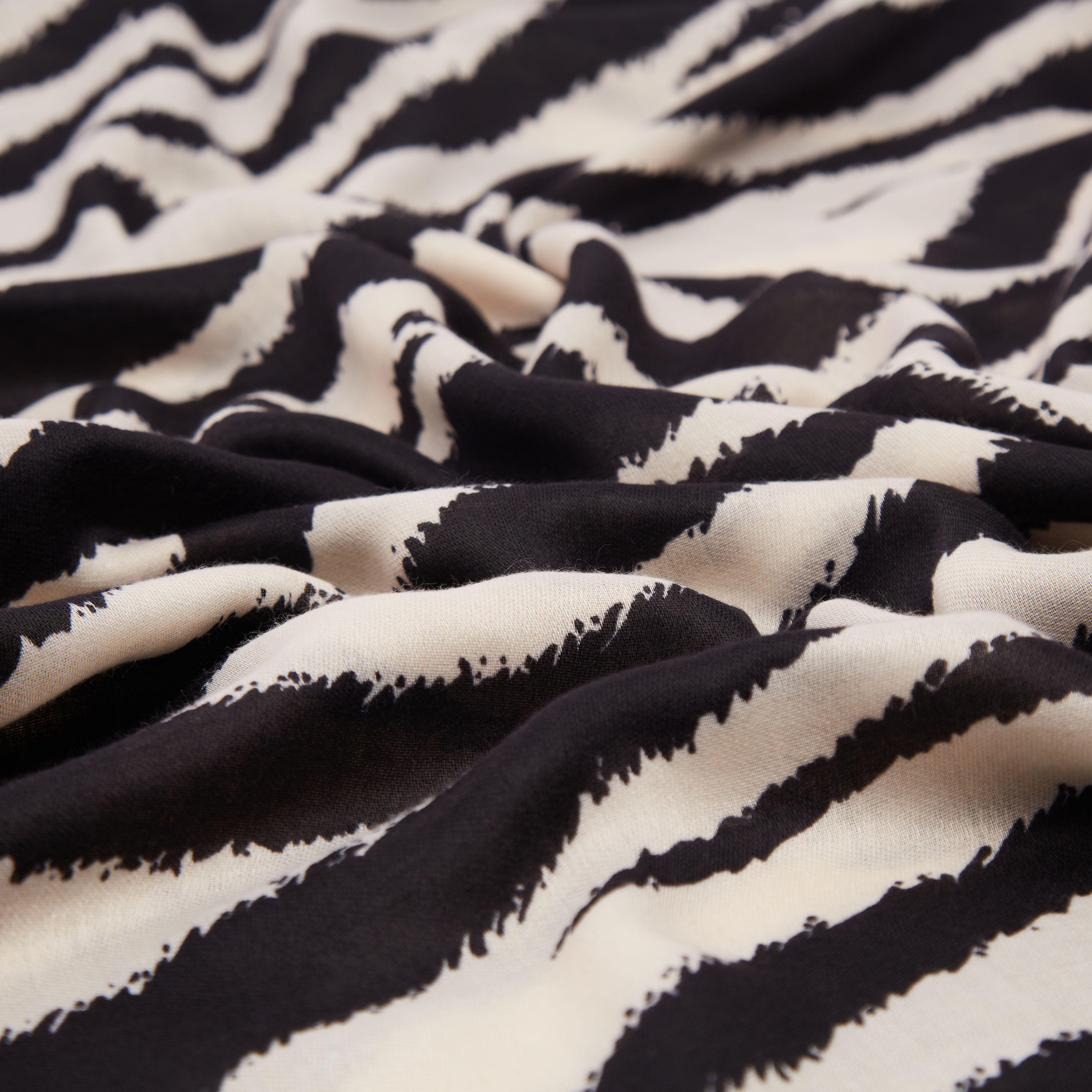 وشاح بطبعات حيوانات-women-clothingaccessories-scarves-image-3