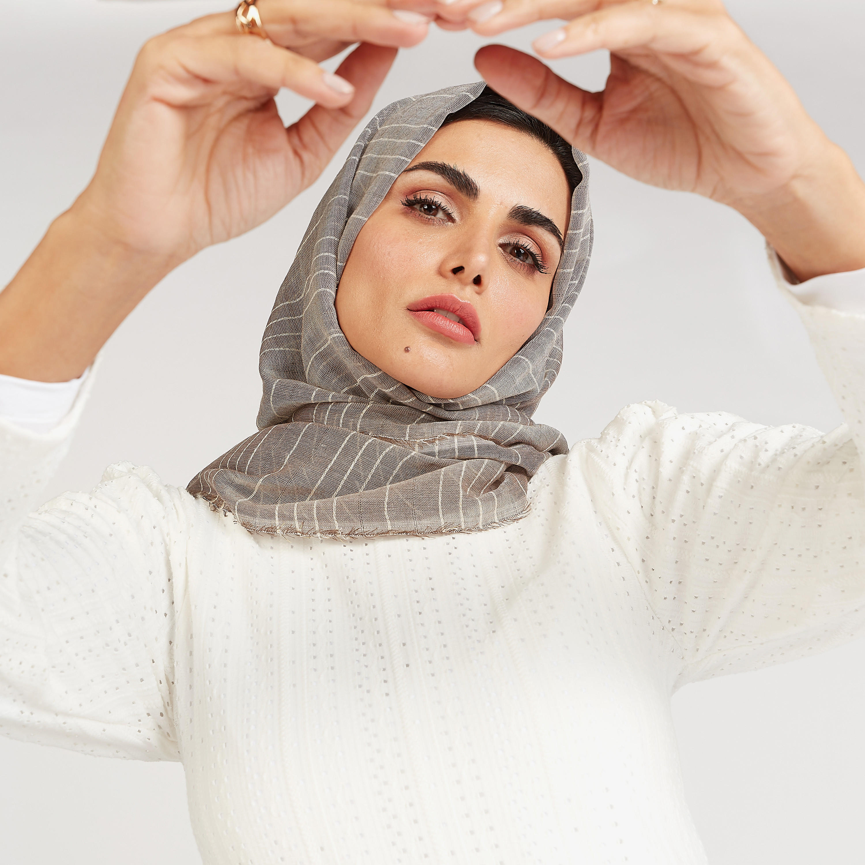 وشاح مقلّم  بشراشيب-women-clothingaccessories-scarves-image-2