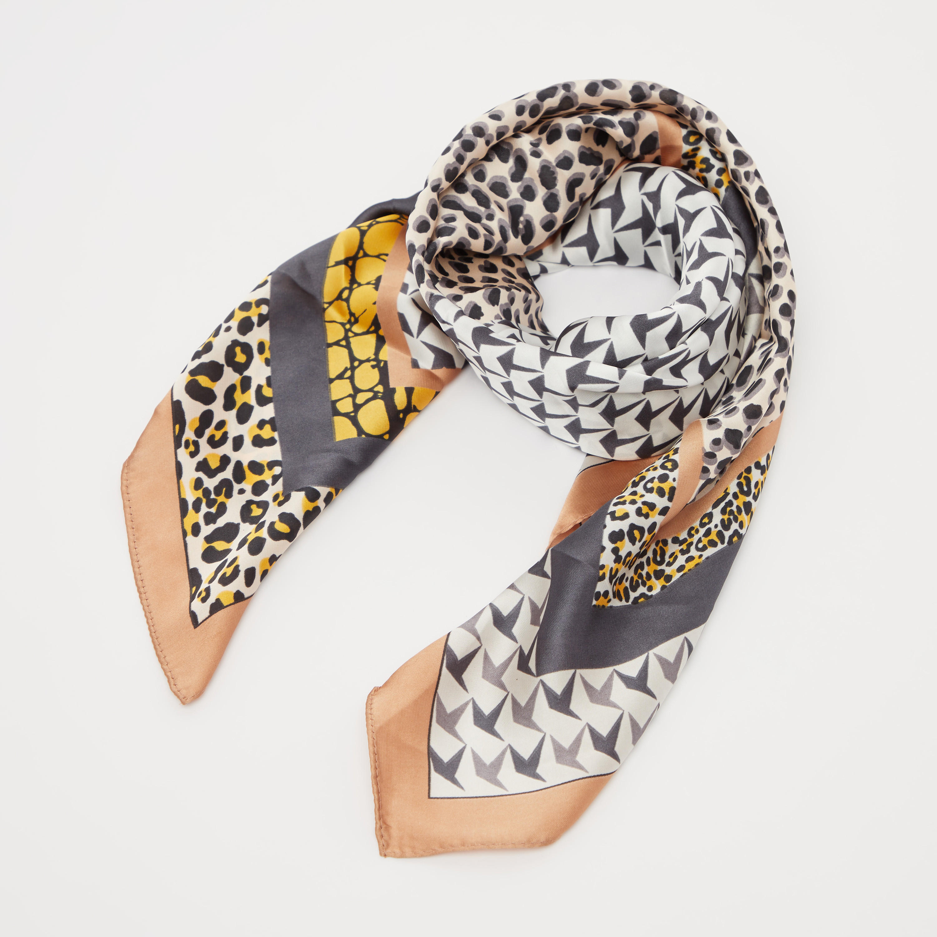 وشاح مستطيلي بطبعات-women-clothingaccessories-scarves-image-3