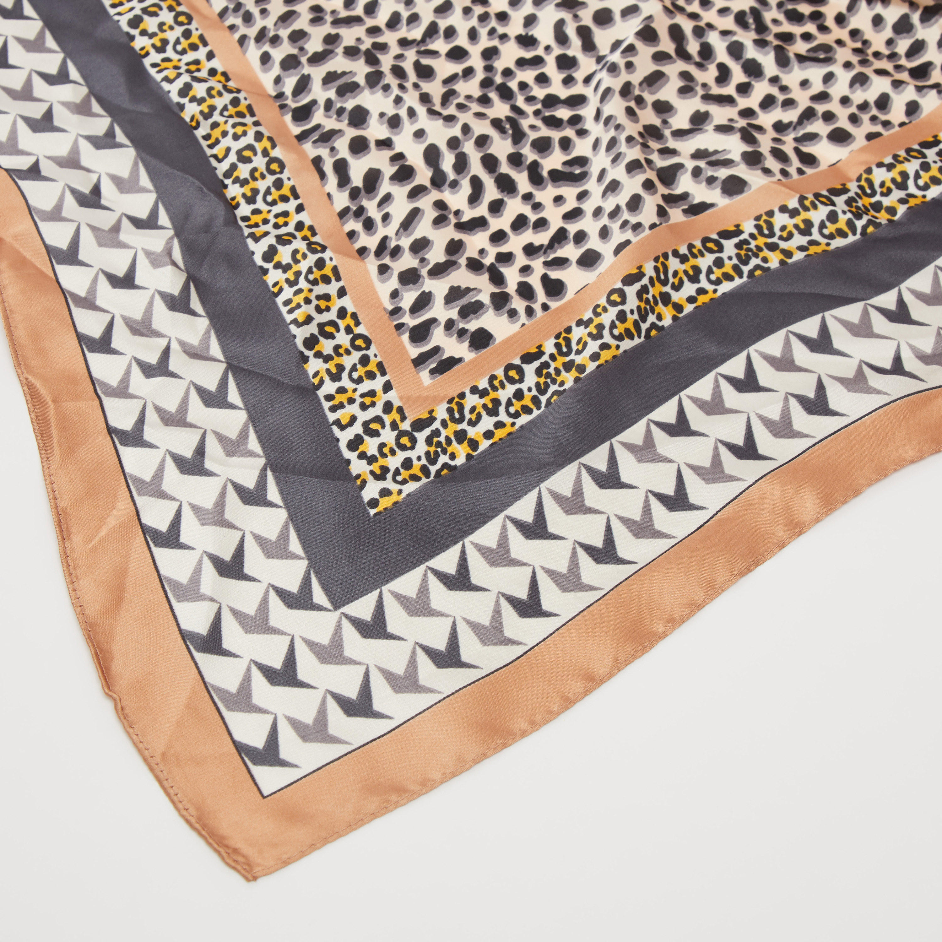 وشاح مستطيلي بطبعات-women-clothingaccessories-scarves-image-1