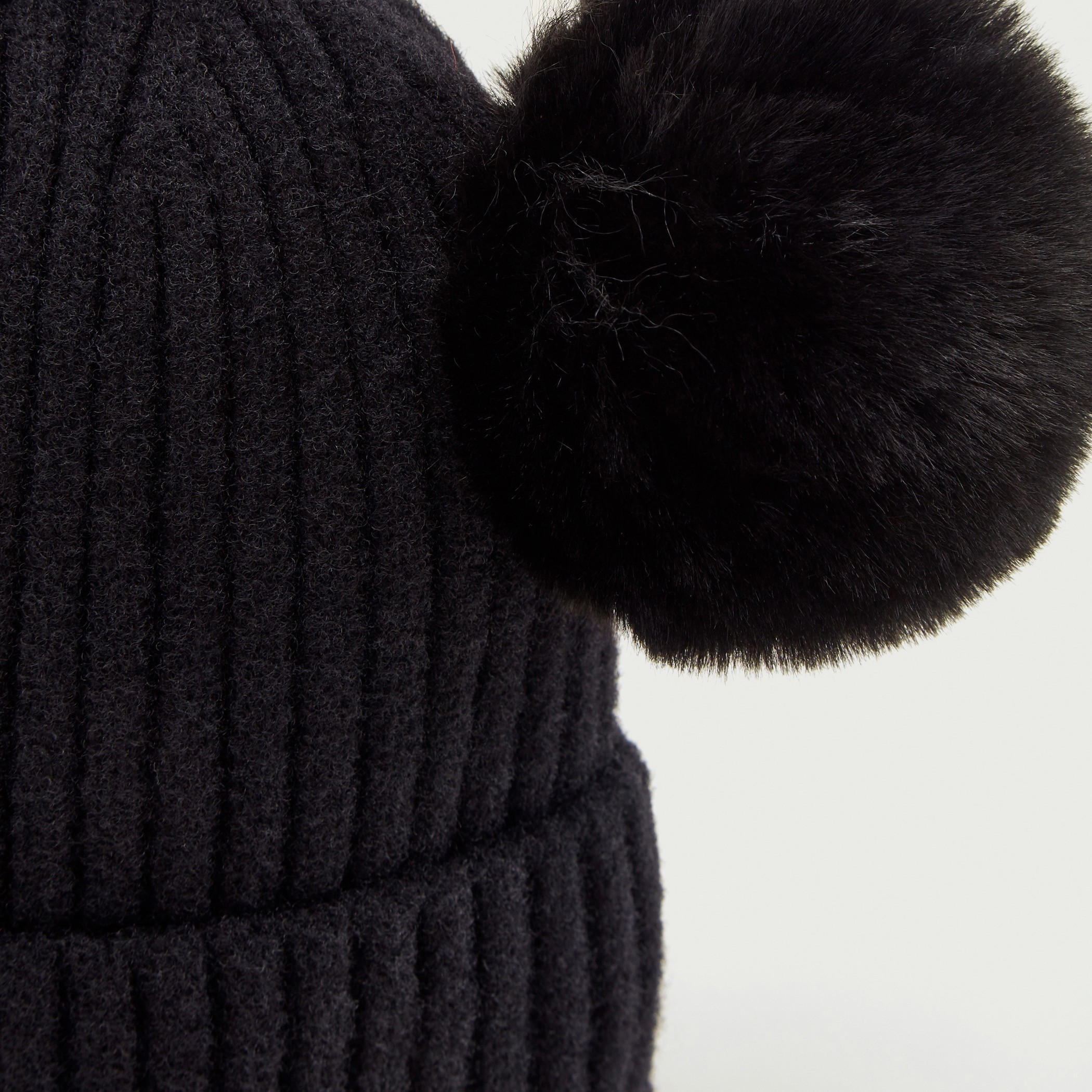 قبعة بيني بتفاصيل مزخرفة وأطراف مطّاطيّة-women-clothingaccessories-capsandhats-image-3