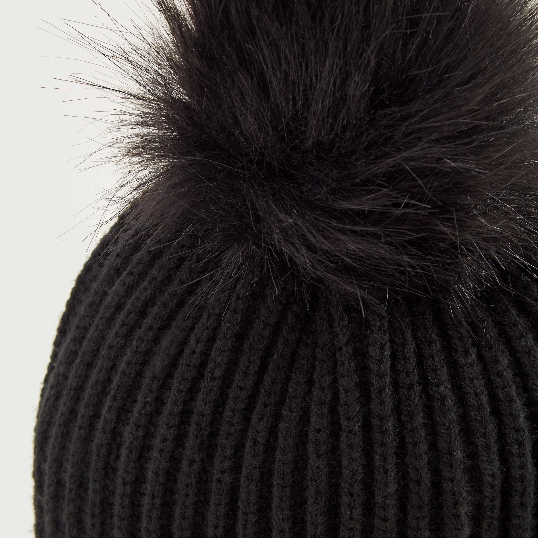 قبّعة بيني بارزة الملمس بأطراف مطّاطيّة وتفاصيل مزخرفة-women-clothingaccessories-capsandhats-image-2