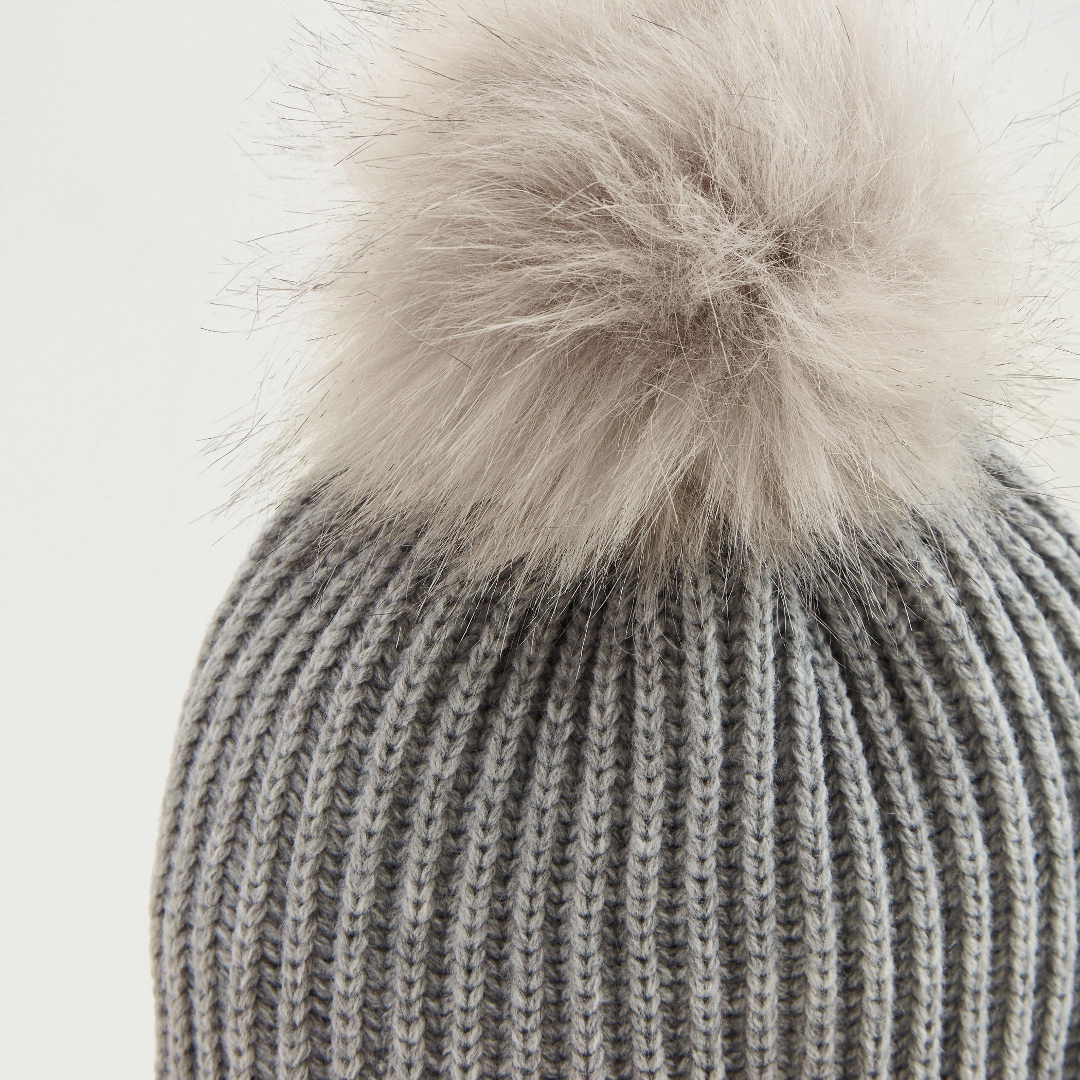 قبعة بيني بارزة الملمس بحواف أطراف مطاطية وتفاصيل مزخرفة-women-clothingaccessories-capsandhats-image-3