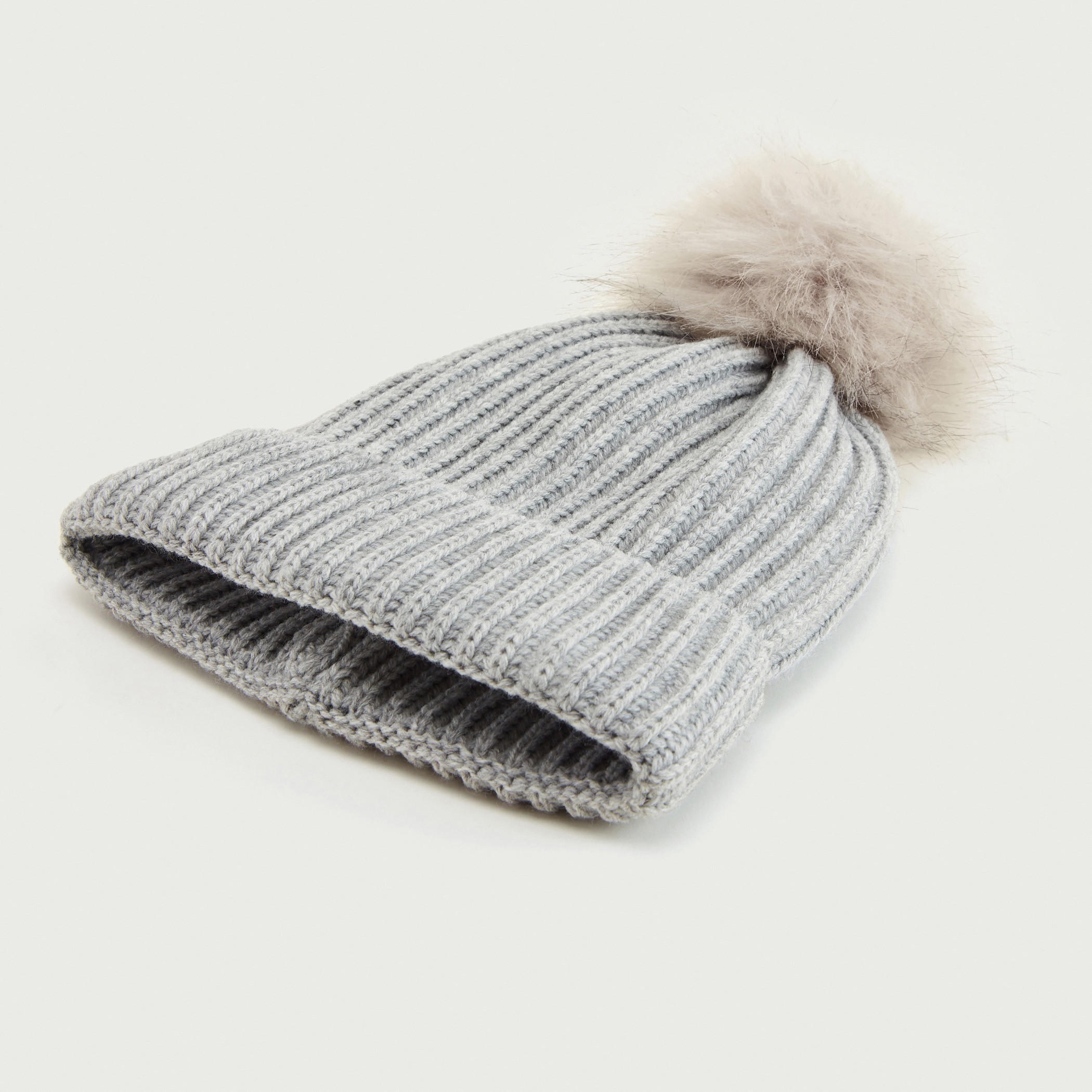 قبعة بيني بارزة الملمس بحواف أطراف مطاطية وتفاصيل مزخرفة-women-clothingaccessories-capsandhats-image-1