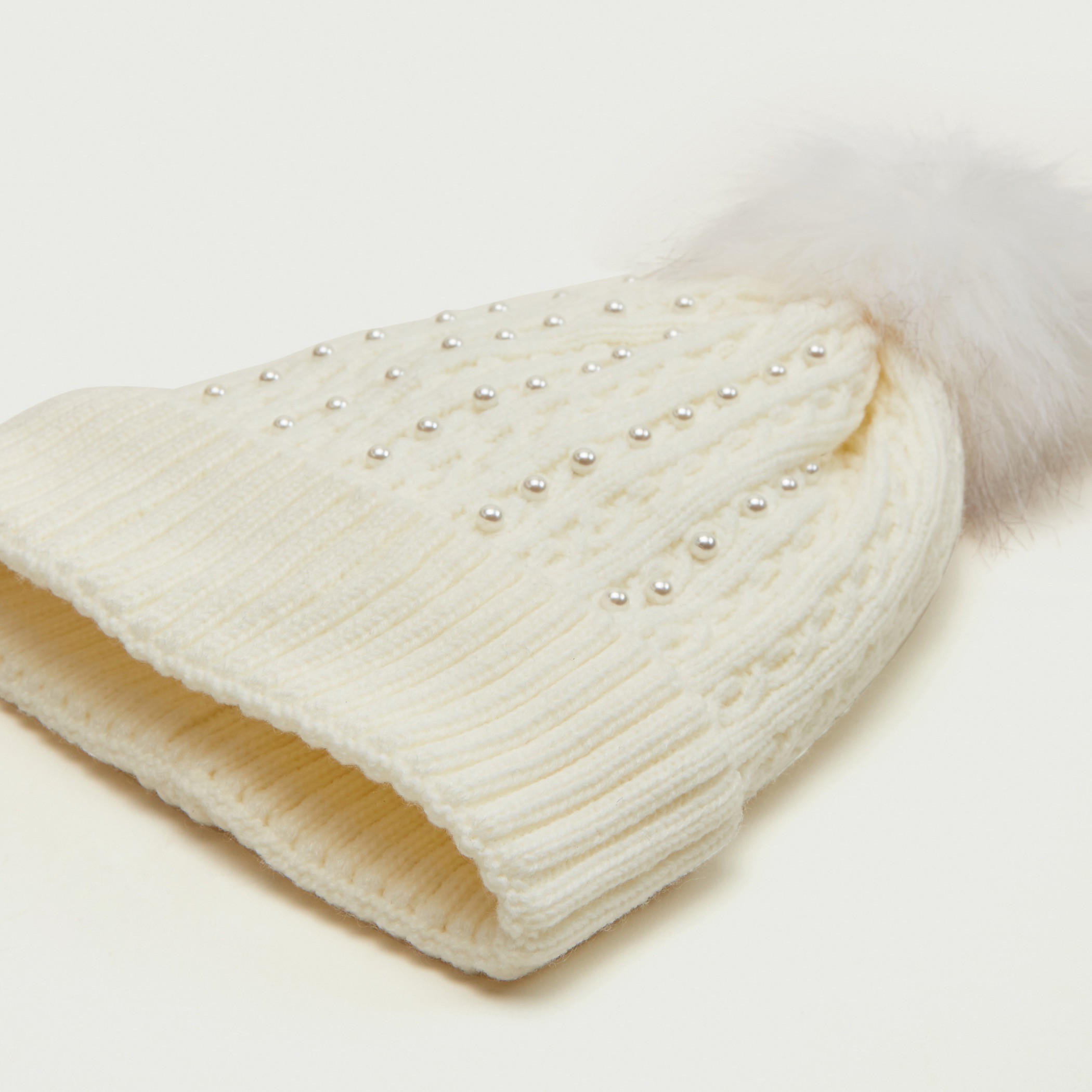 قبعة بيني مزيّنة بأطراف مطّاطيّة وتفاصيل بوم بوم-women-clothingaccessories-capsandhats-image-4
