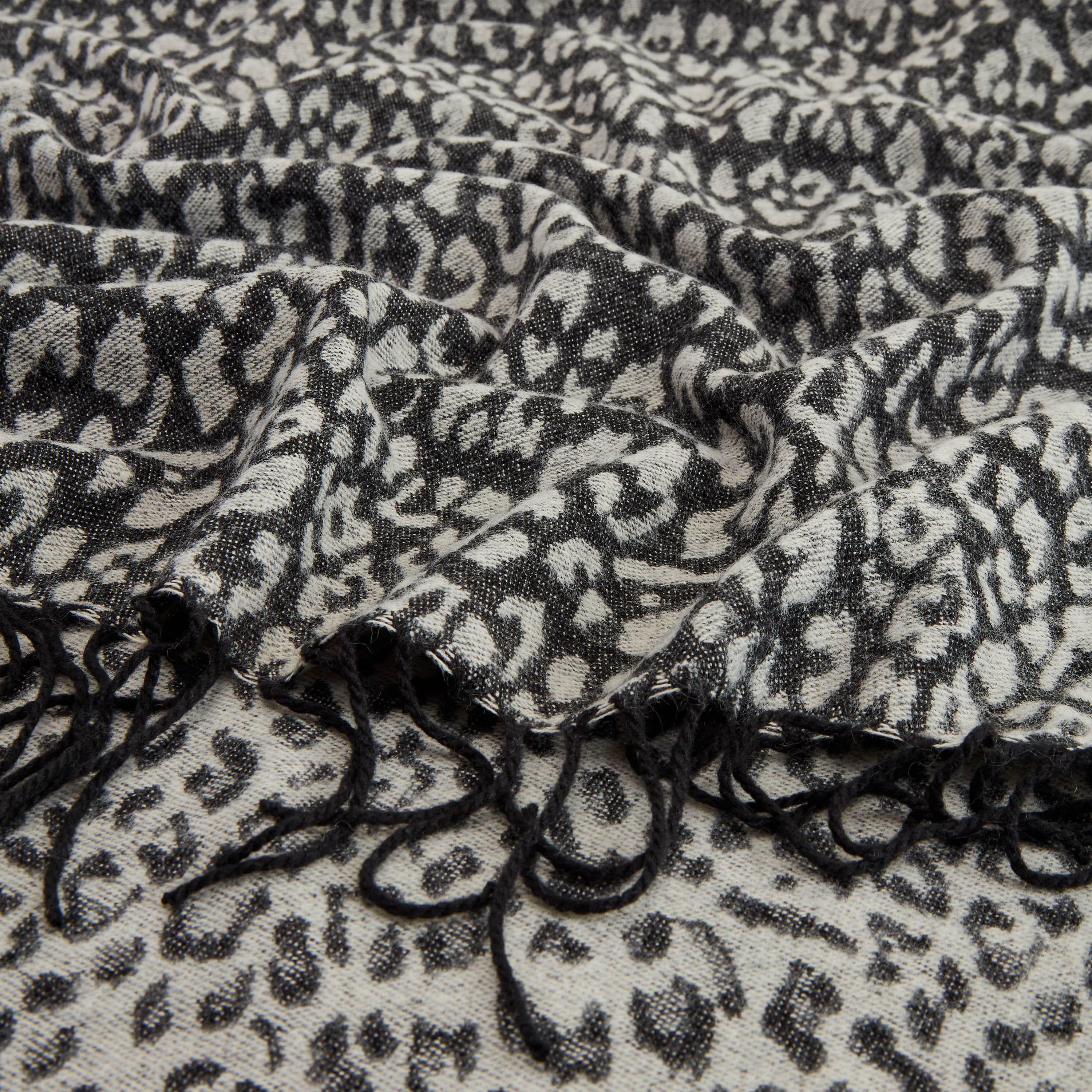 وشاح بطبعات فهد-women-clothingaccessories-scarves-image-2