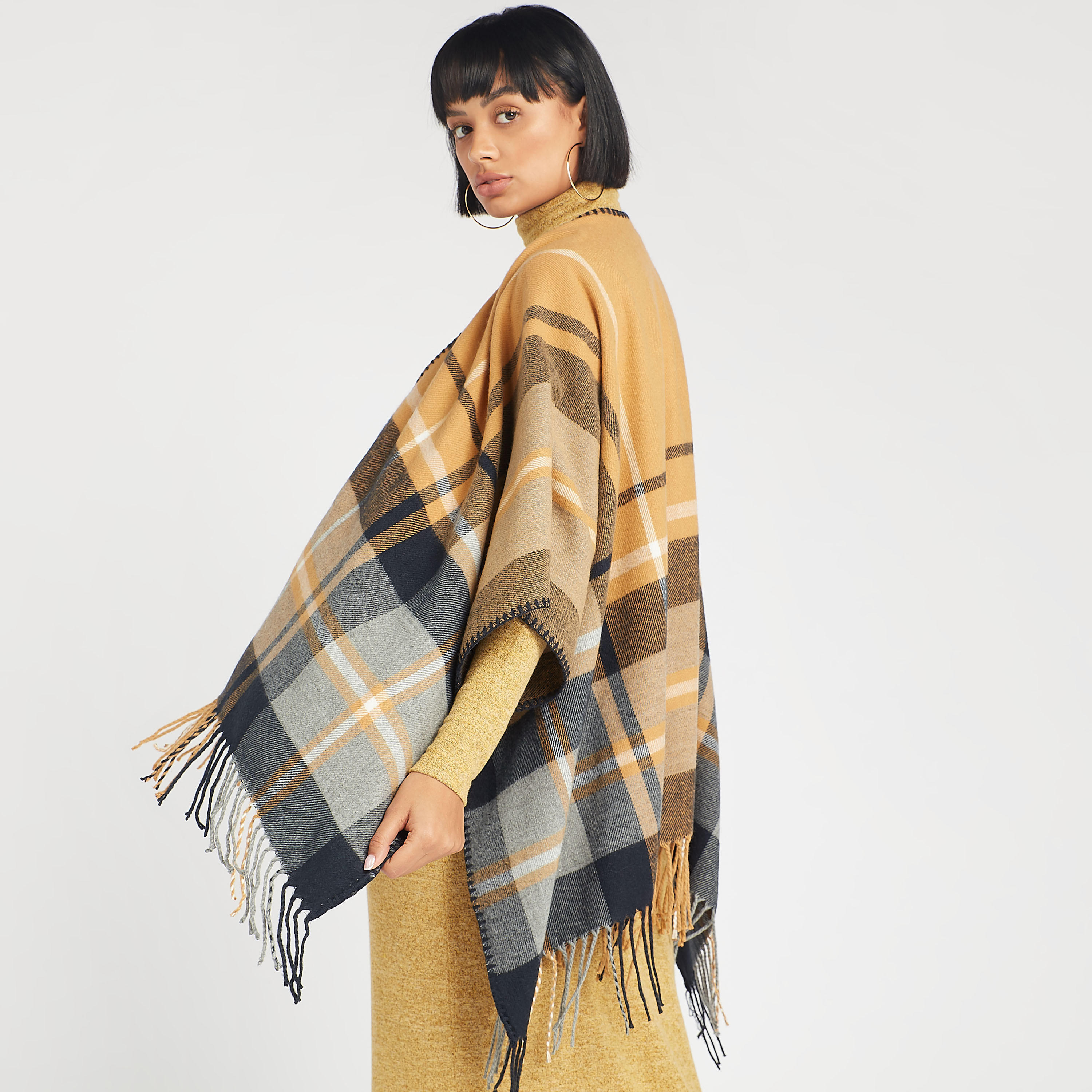 بونشو مربعات بشراشيب مع تفاصيل غرز بطّانيّة-women-clothingaccessories-scarves-image-1