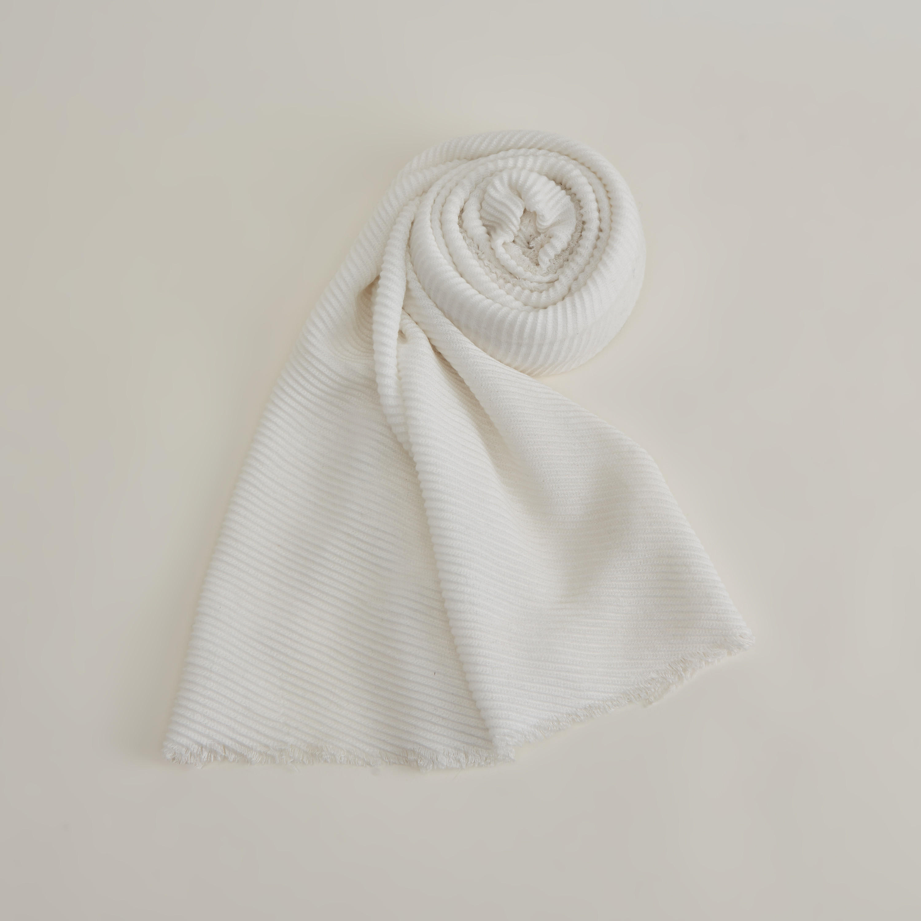 وشاح بثنايا مع حواف بشراشيب-women-clothingaccessories-scarves-image-3