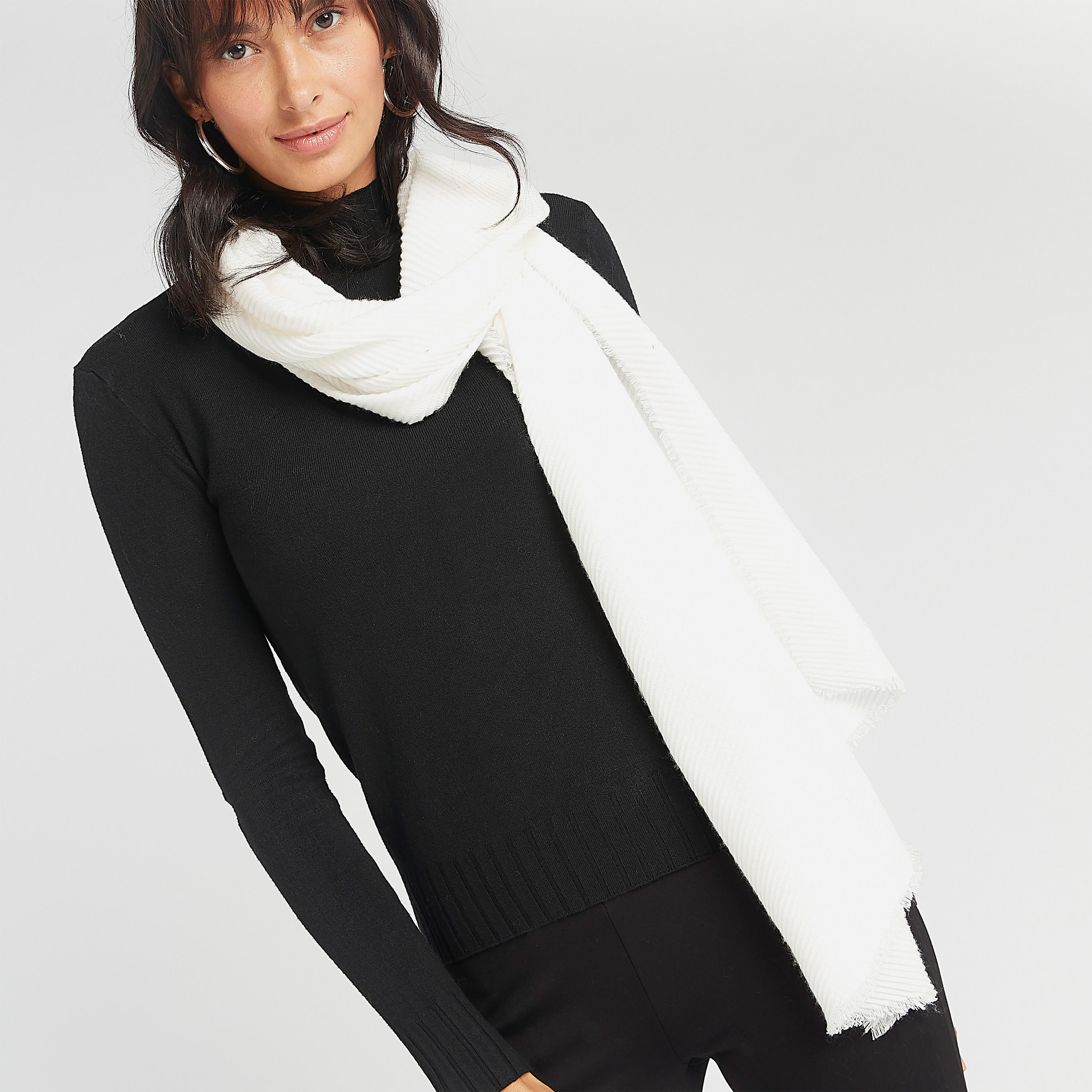 وشاح بثنايا مع حواف بشراشيب-women-clothingaccessories-scarves-image-2