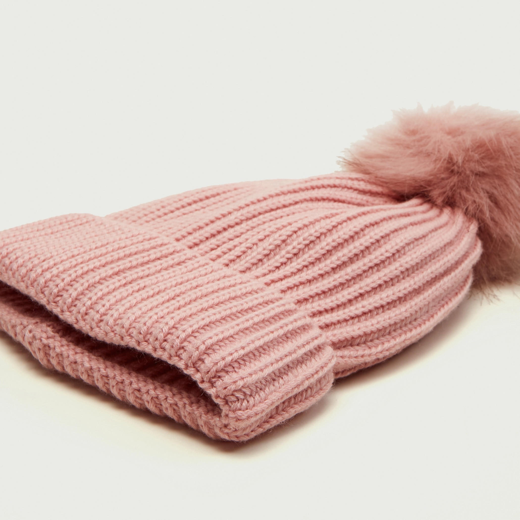قبّعة بيني بارزة الملمس بتفاصيل بوم بوم-women-clothingaccessories-capsandhats-image-4