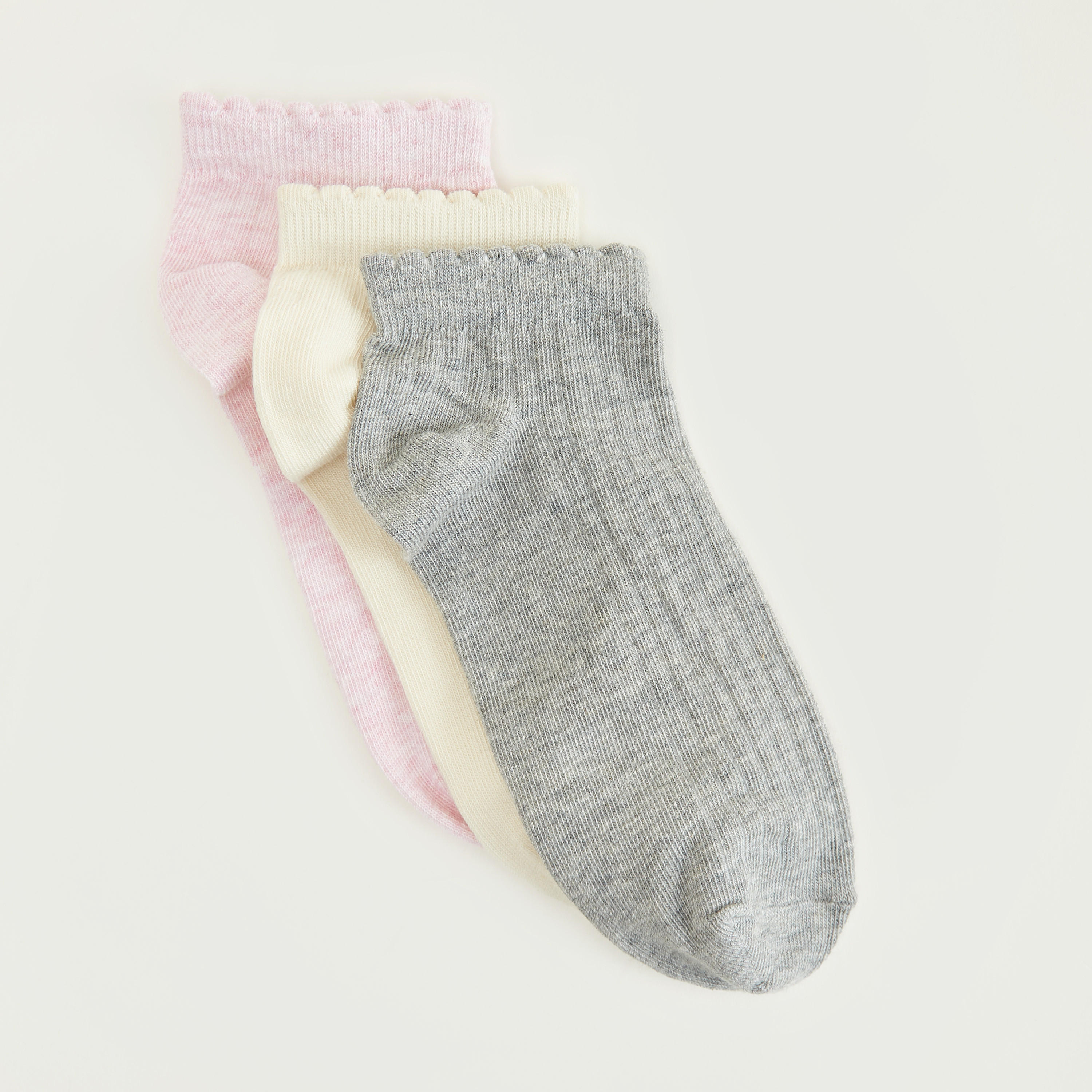 جوارب سادة بطول الكاحل مع حواف صدفيّة - طقم من 3 أزواج-women-socksandstockings-image-3