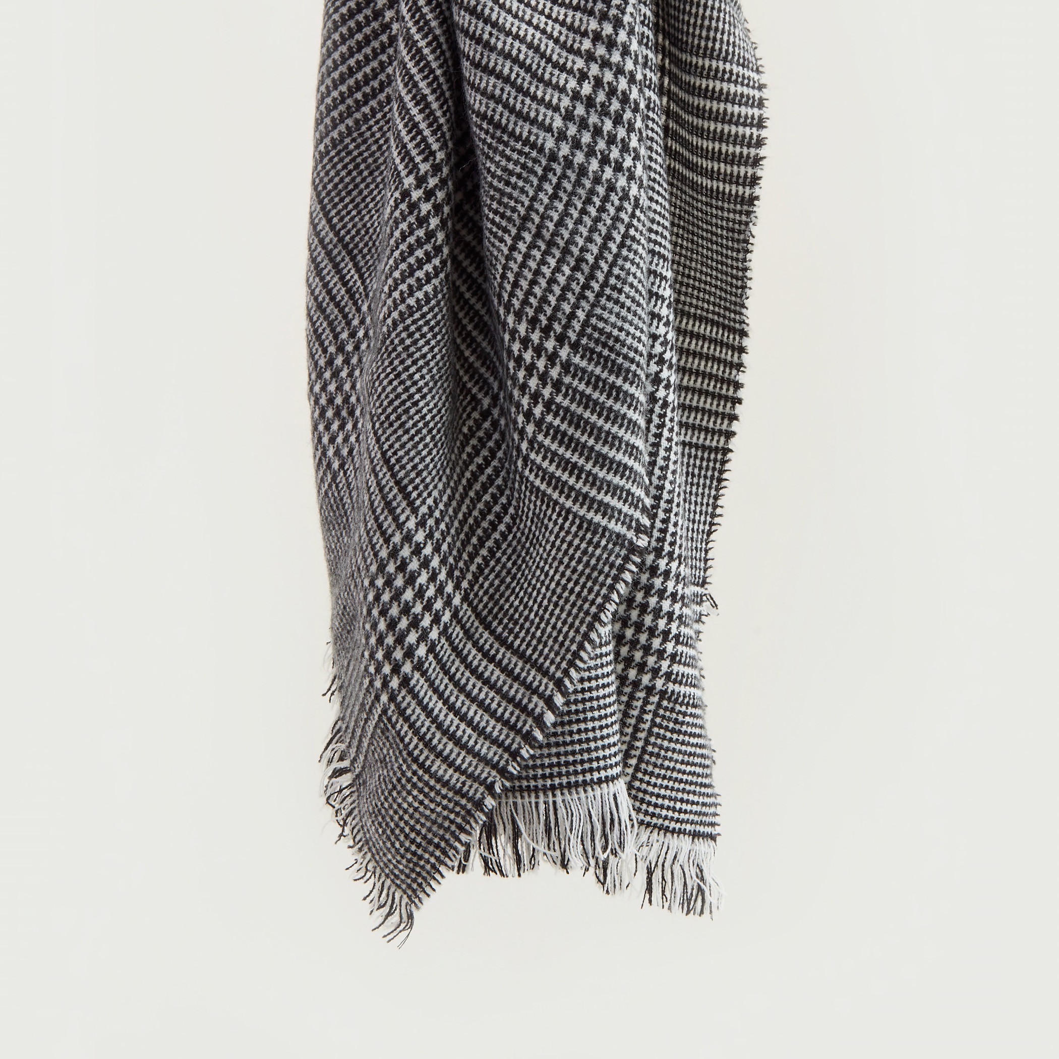 وشاح كاروهات بشراشيب-women-clothingaccessories-scarves-image-3