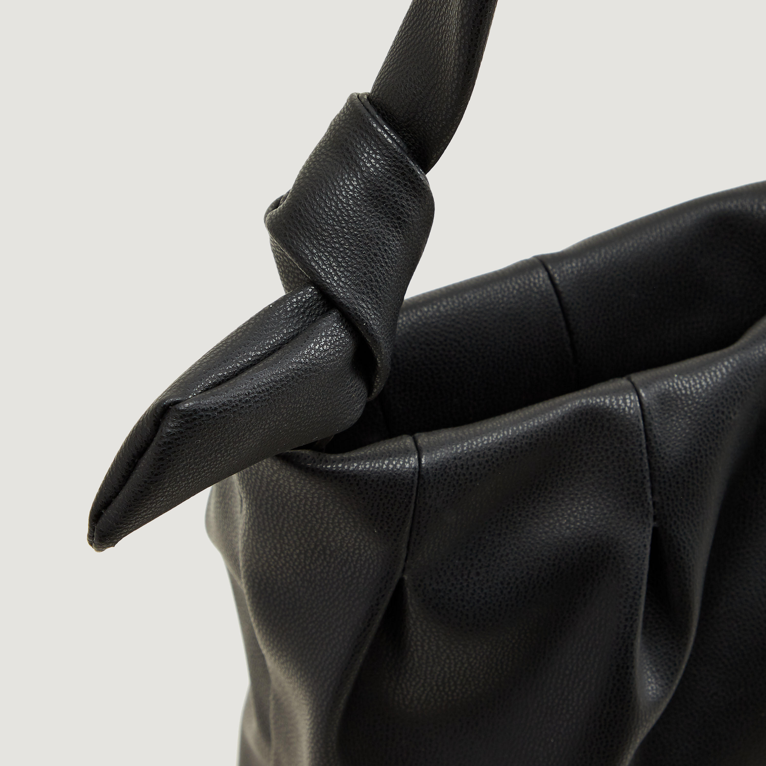 شنطة كتف سادة بسحّاب إغلاق ومقبض-women-bagsandwallets-handbags-image-3