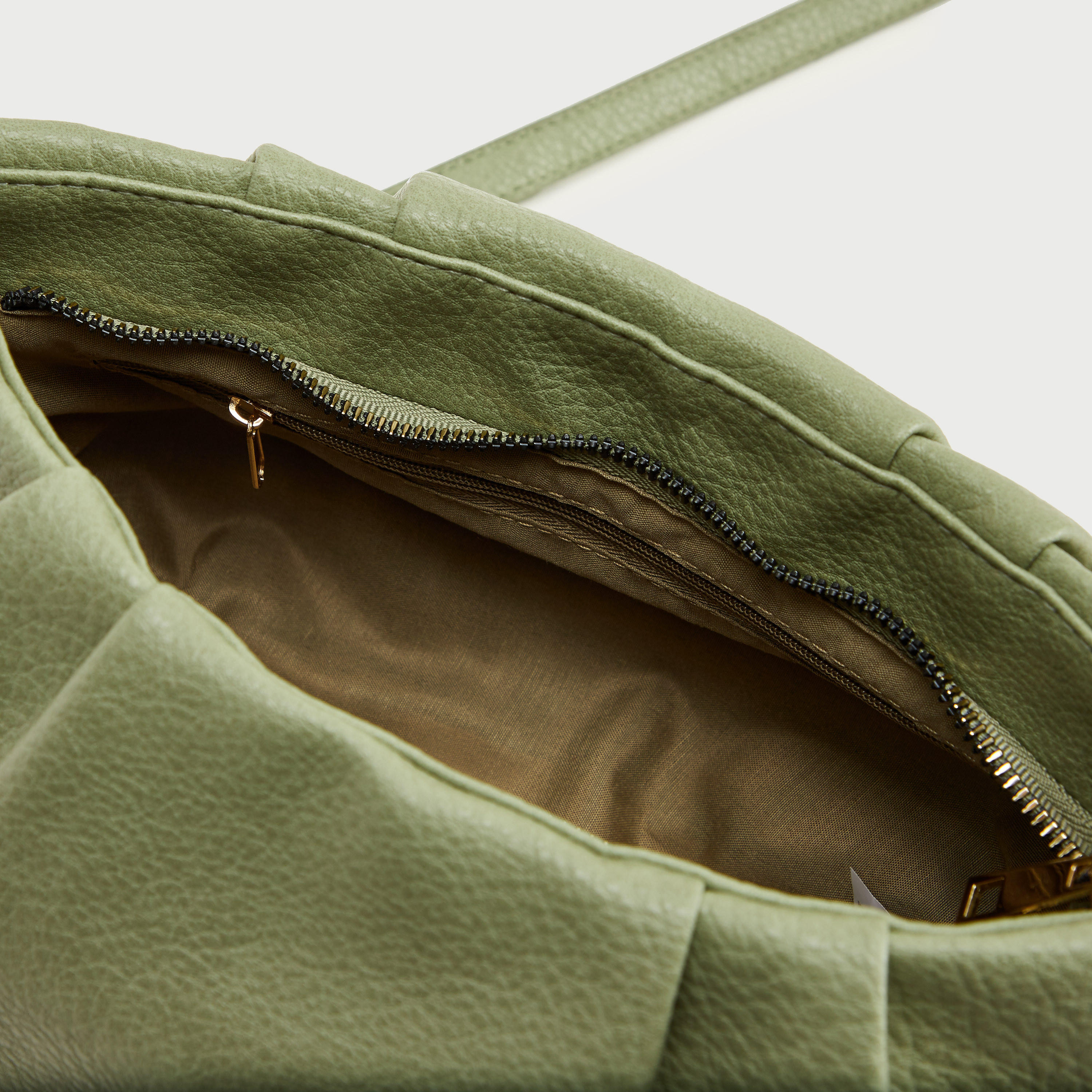 شنطة كروس بودي بارزة الملمس بحزام قابل للتعديل-women-bagsandwallets-handbags-image-5