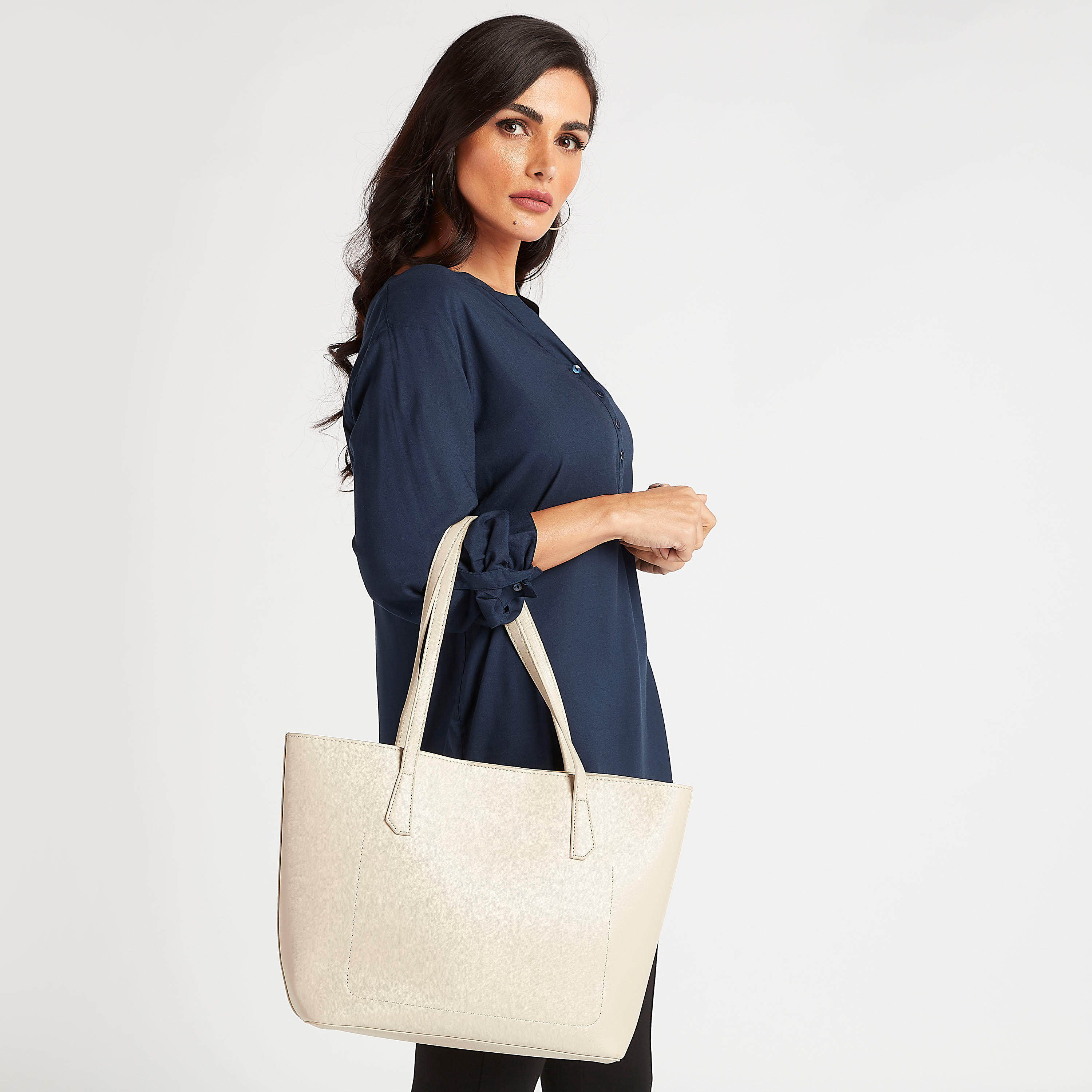 شنطة توتي سادة بزر إغلاق مغناطيسي ومقابض مزدوجة-women-bagsandwallets-handbags-image-2