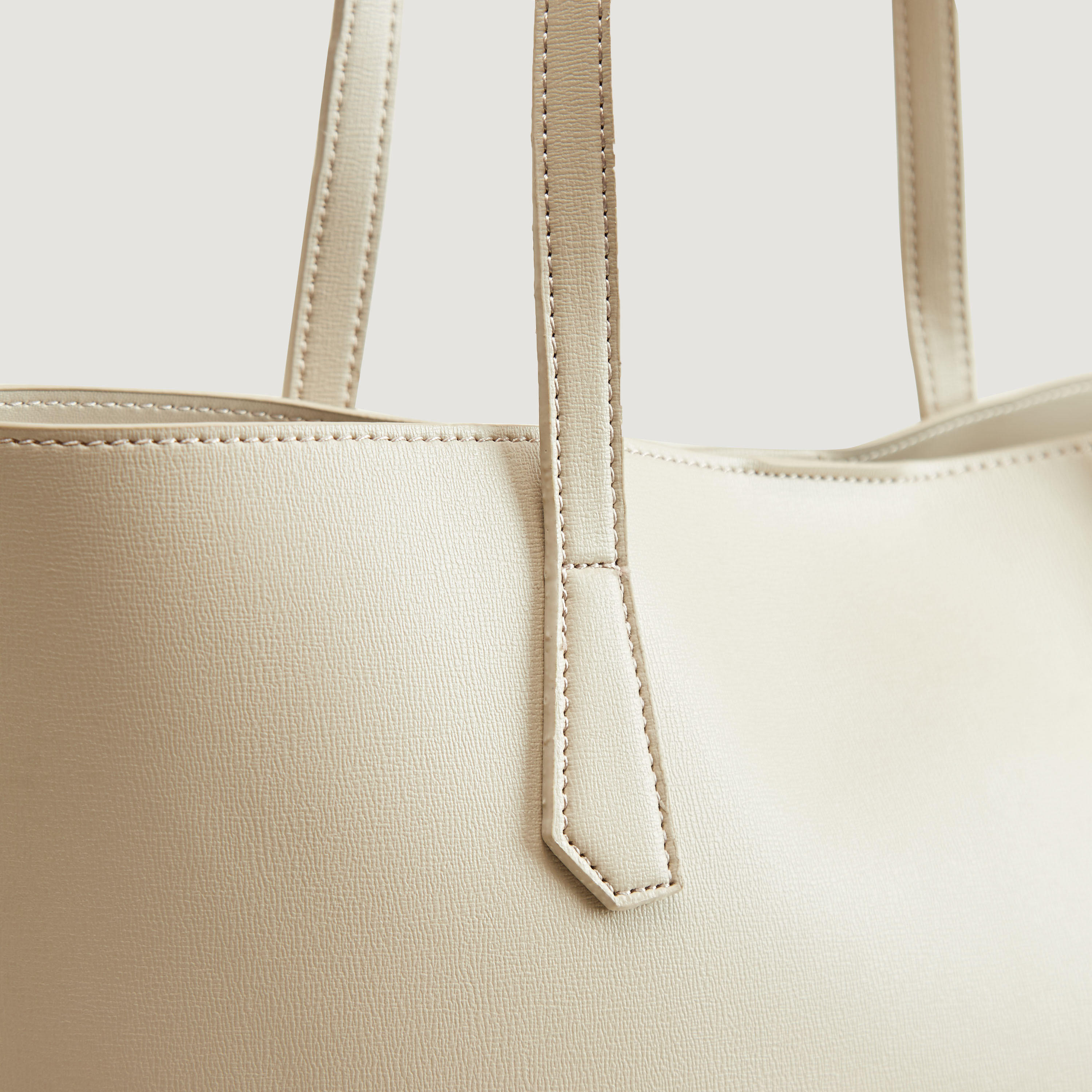 شنطة توتي سادة بزر إغلاق مغناطيسي ومقابض مزدوجة-women-bagsandwallets-handbags-image-3